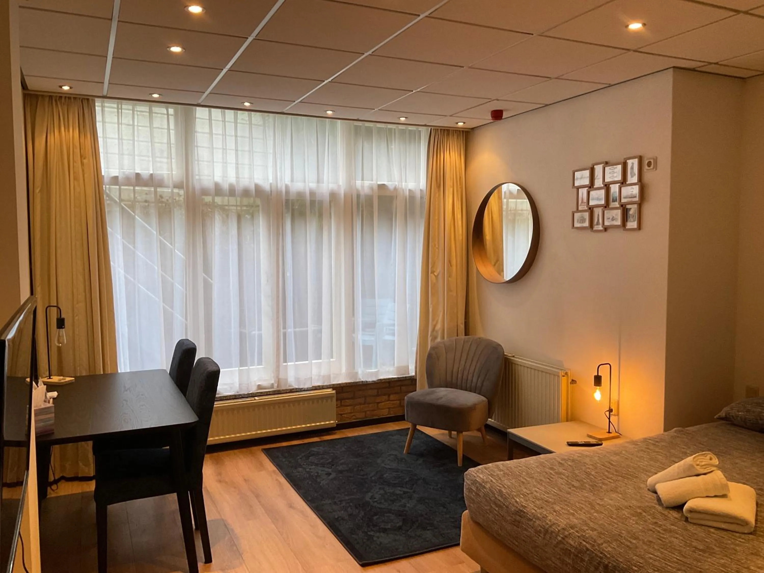 Seating area, Bed in Plato by Hofstad Studio’s