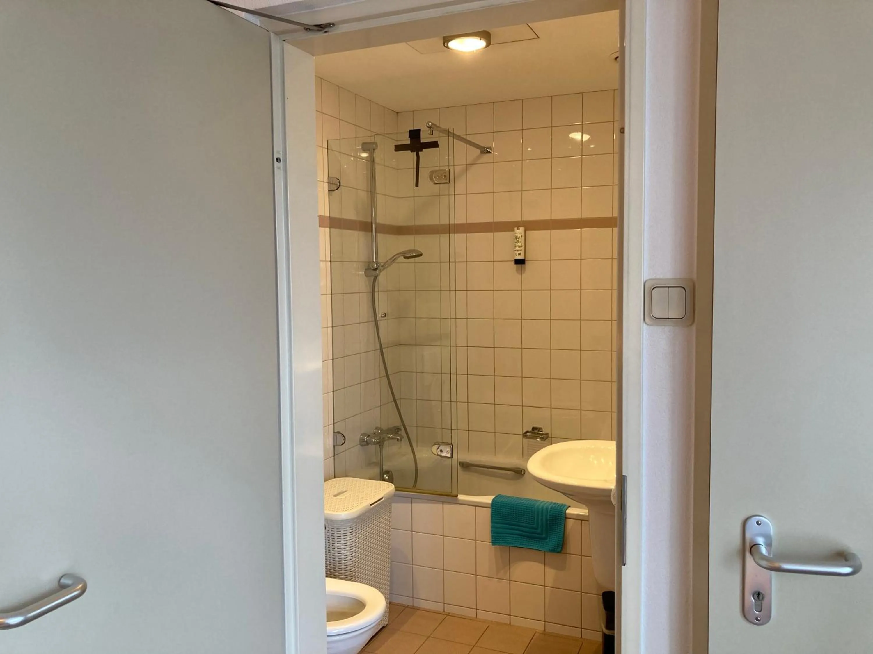 Bathroom in Plato by Hofstad Studio’s