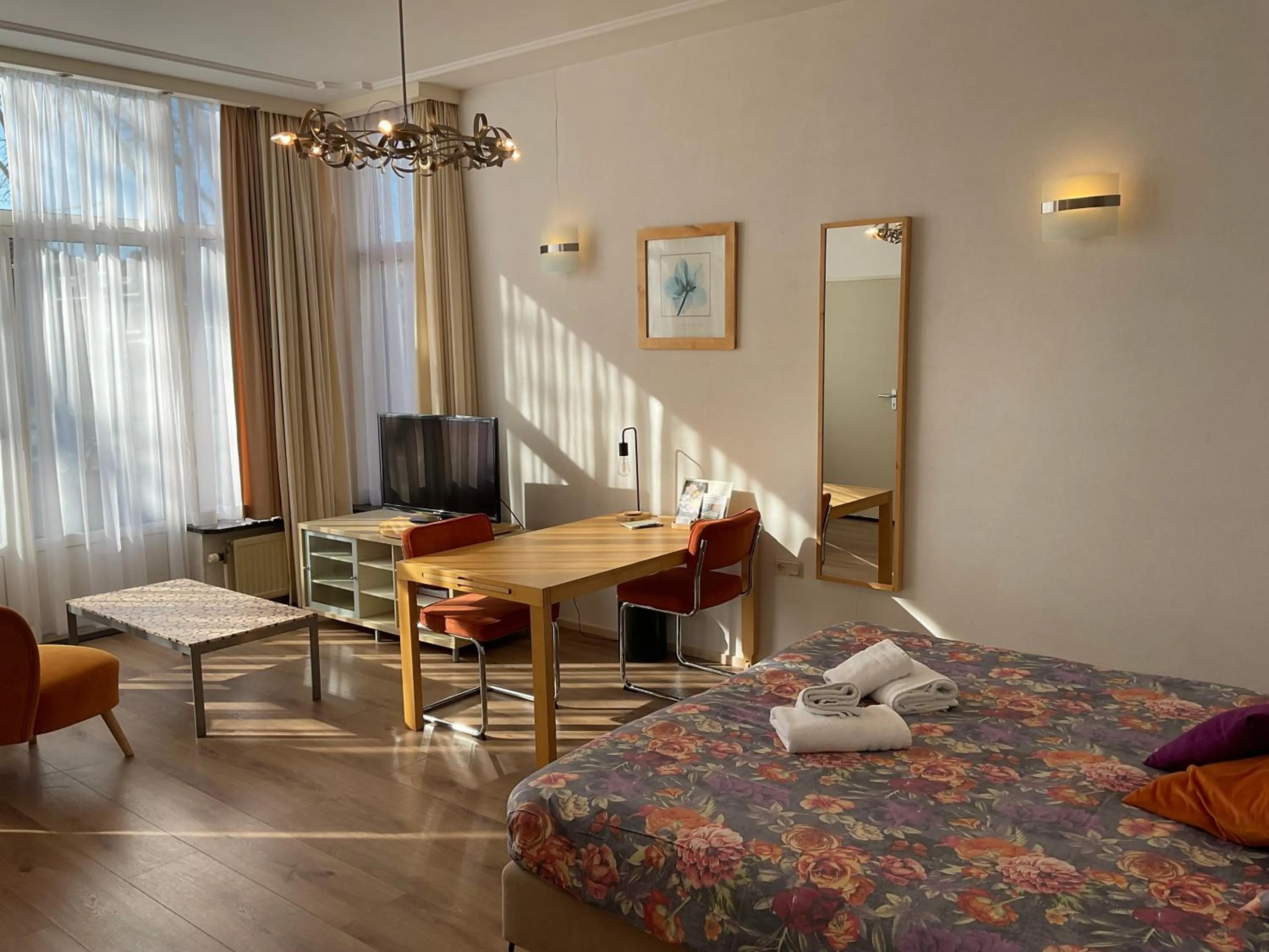 Seating area, Bed in Plato by Hofstad Studio’s