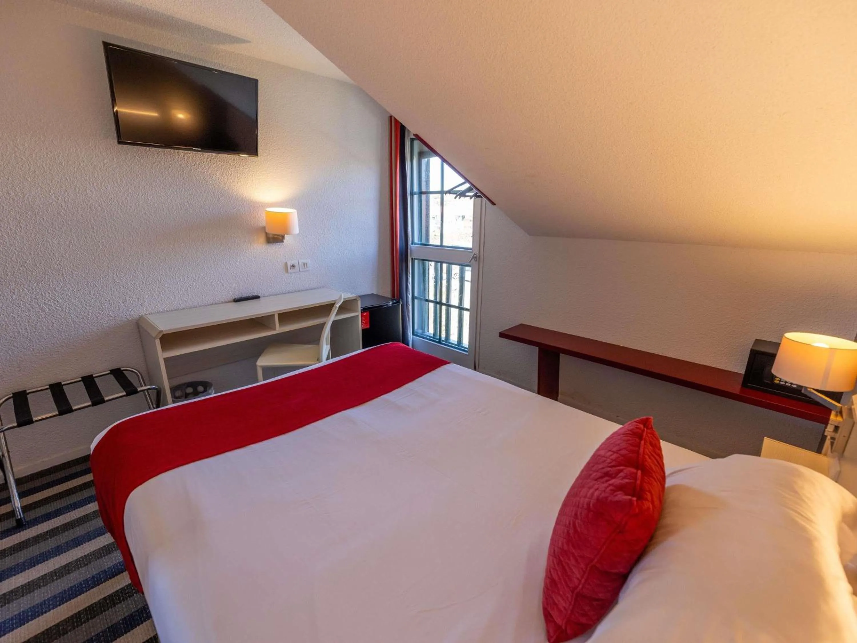 Bedroom, Bed in Hotel Donibane Saint-Jean-de-Luz