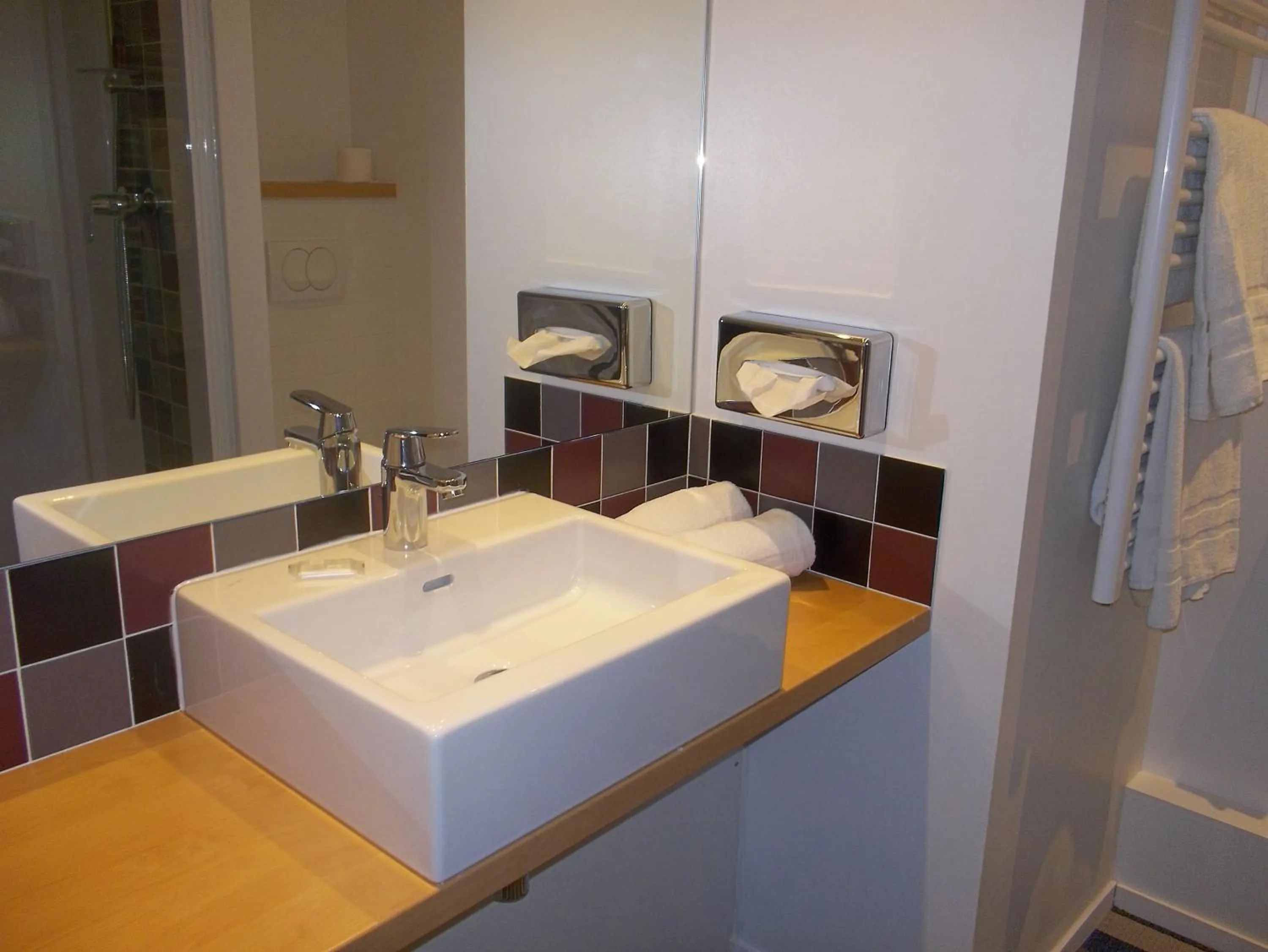 Bathroom in Hotel Donibane Saint-Jean-de-Luz