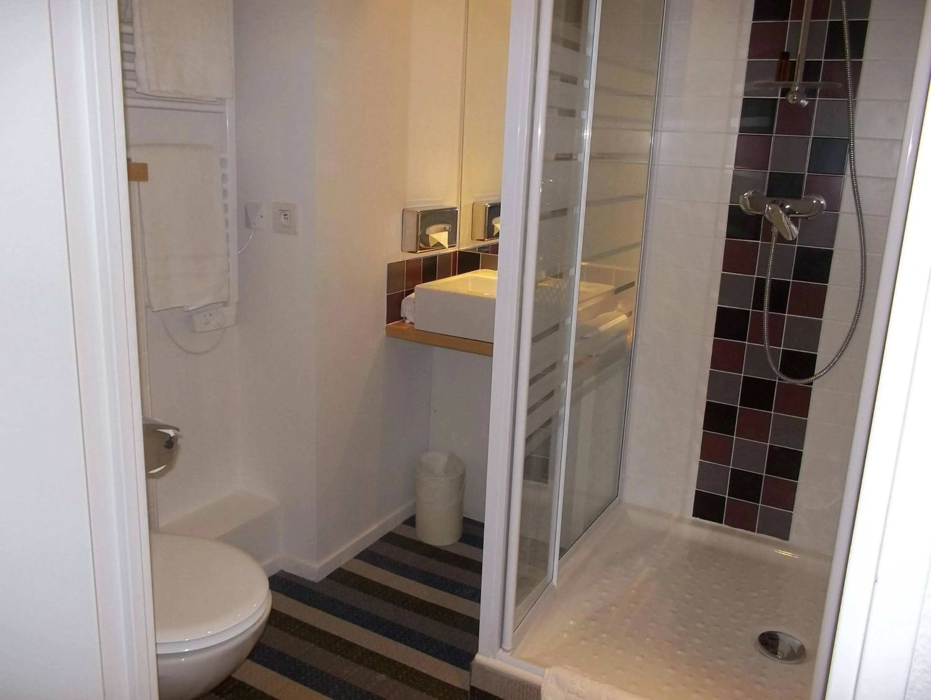 Bathroom in Hotel Donibane Saint-Jean-de-Luz