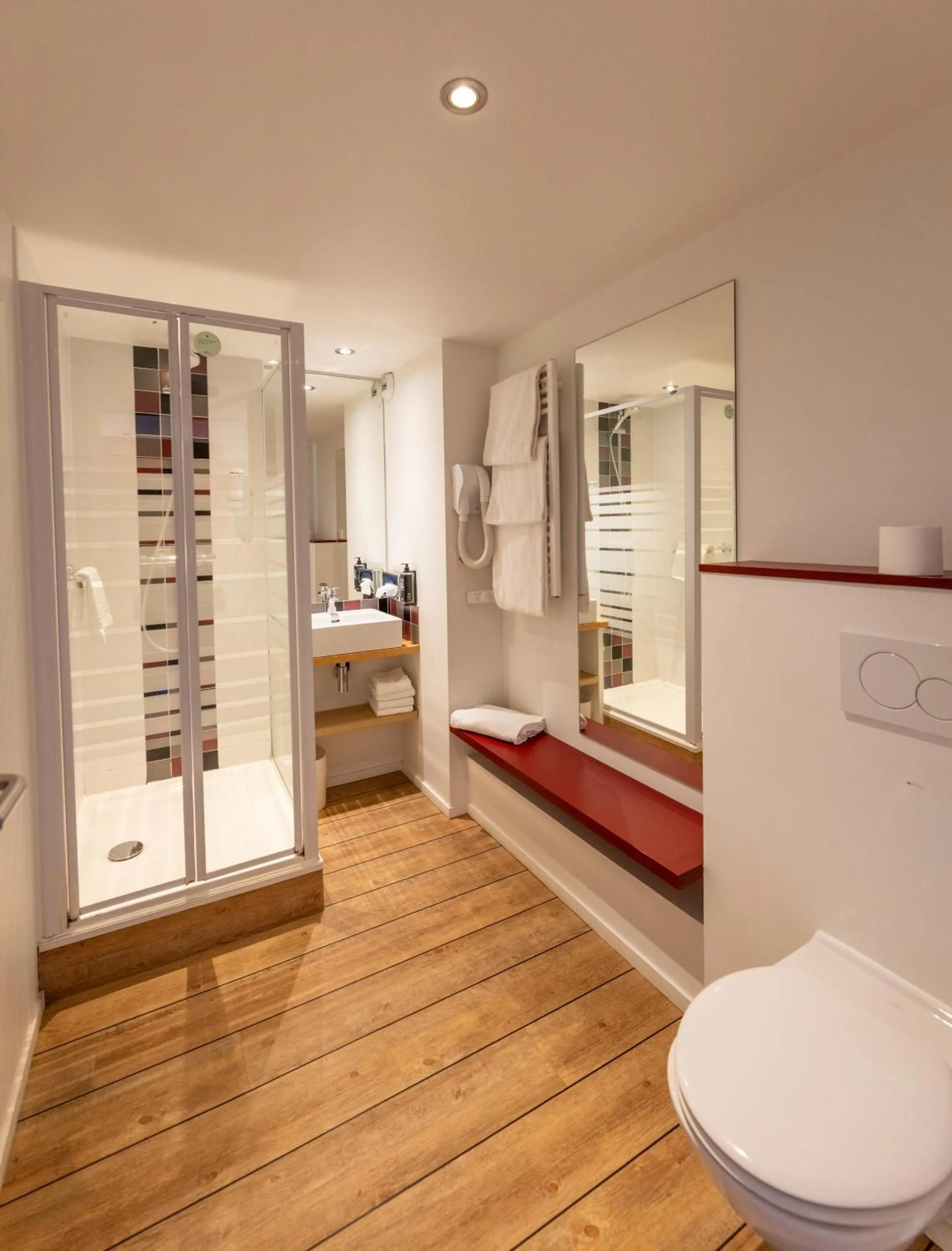 Bathroom, Bed in Hotel Donibane Saint-Jean-de-Luz