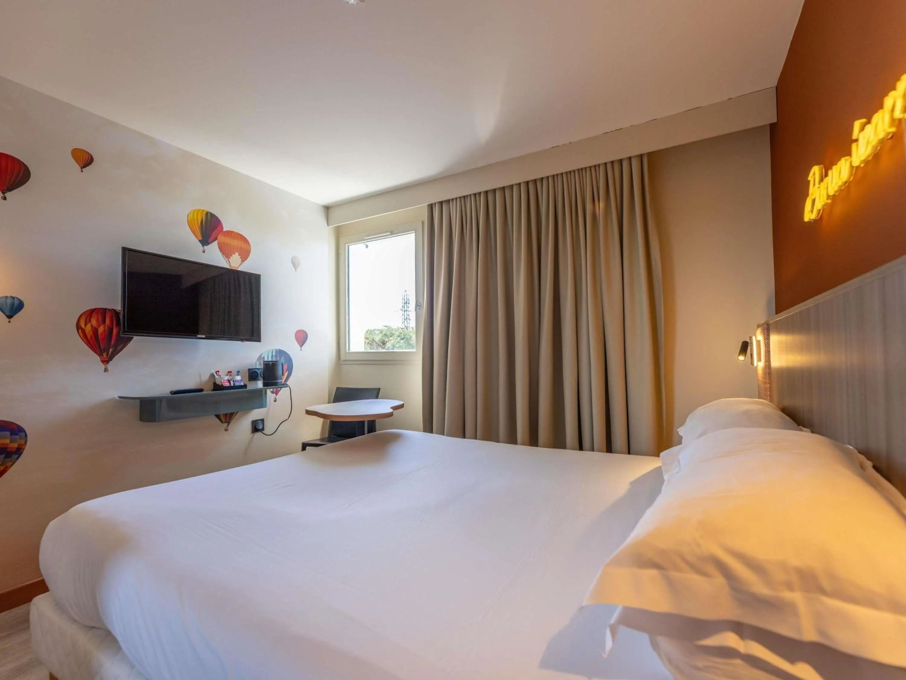 Bedroom, Bed in Hotel Donibane Saint-Jean-de-Luz