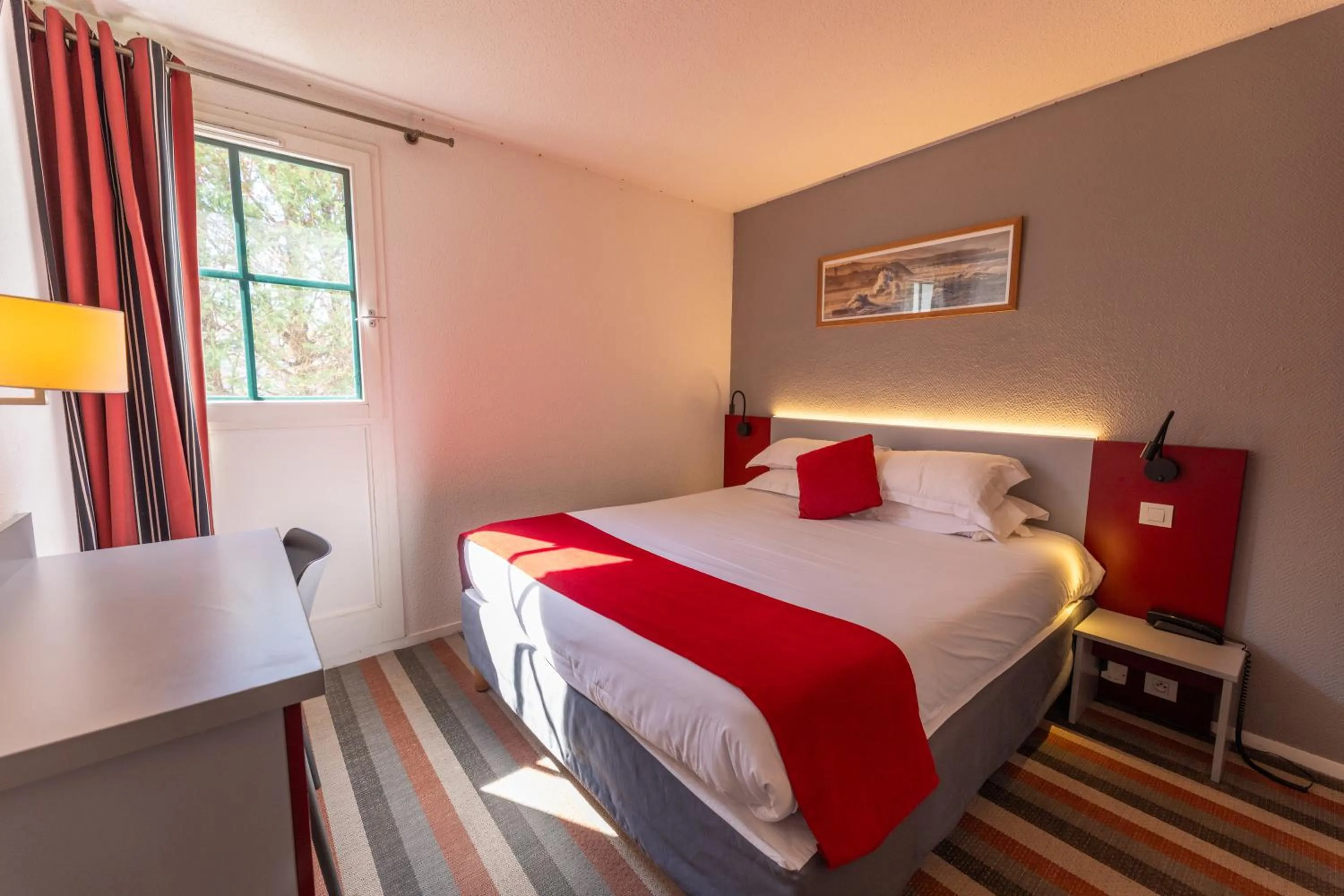 Bed in Hotel Donibane Saint-Jean-de-Luz