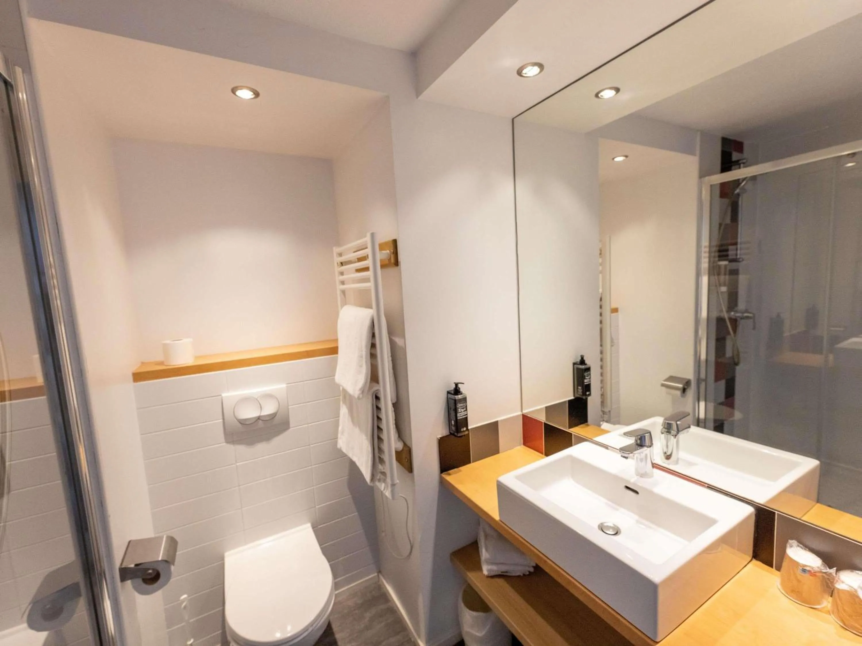 Bedroom in Hotel Donibane Saint-Jean-de-Luz