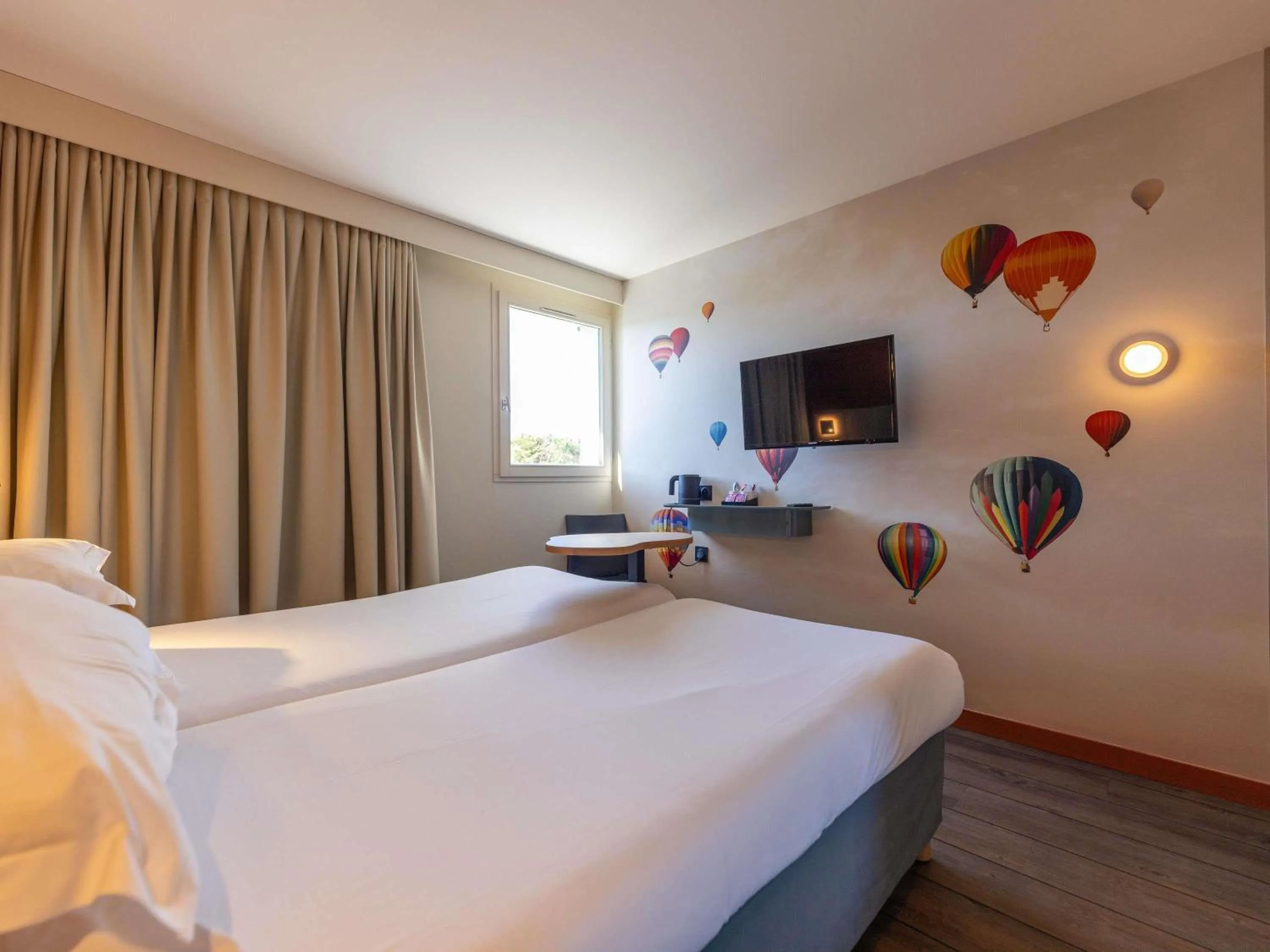 Bedroom, Bed in Hotel Donibane Saint-Jean-de-Luz