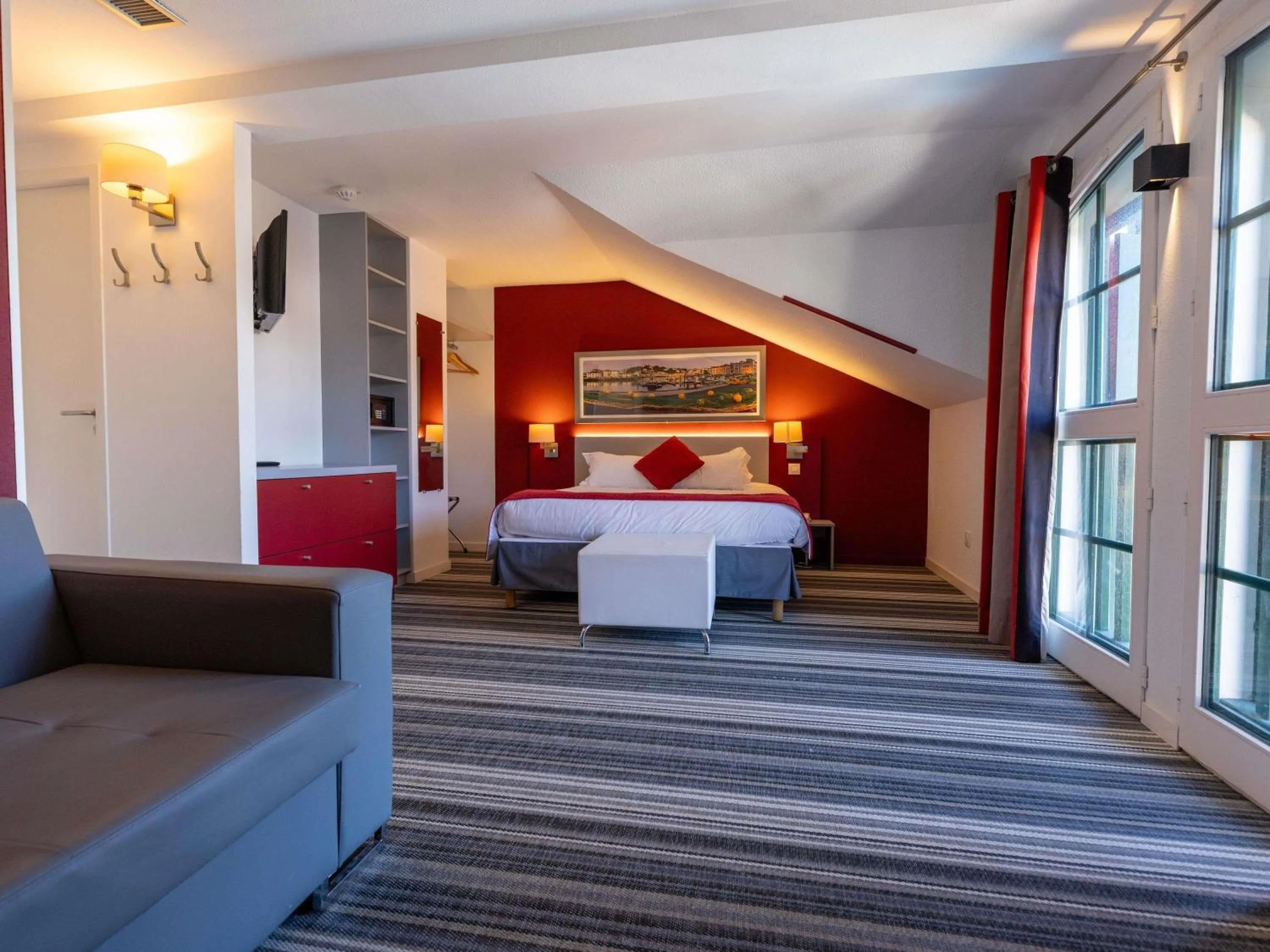 Bedroom, Bed in Hotel Donibane Saint-Jean-de-Luz