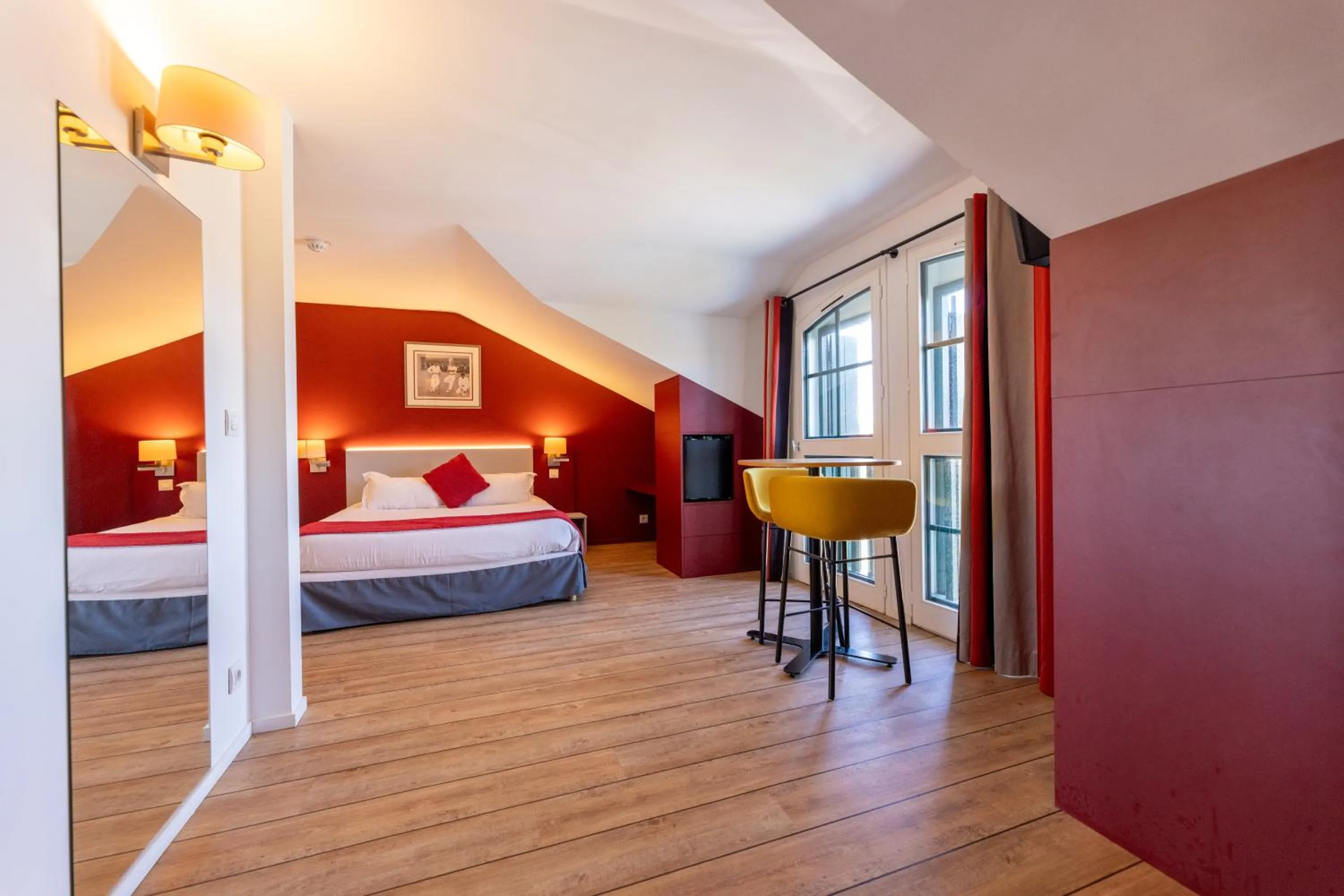 Bed in Hotel Donibane Saint-Jean-de-Luz