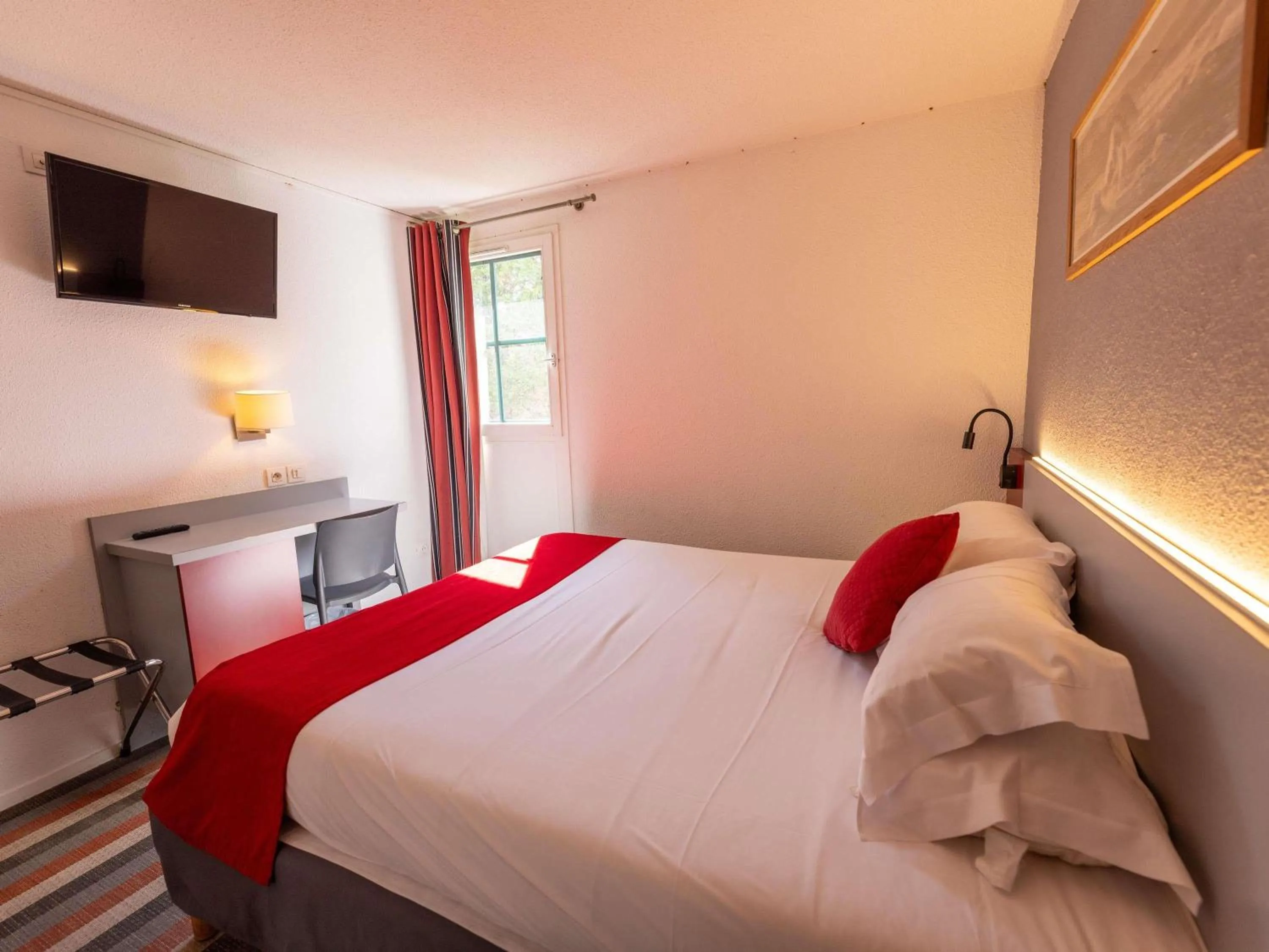 Bedroom, Bed in Hotel Donibane Saint-Jean-de-Luz