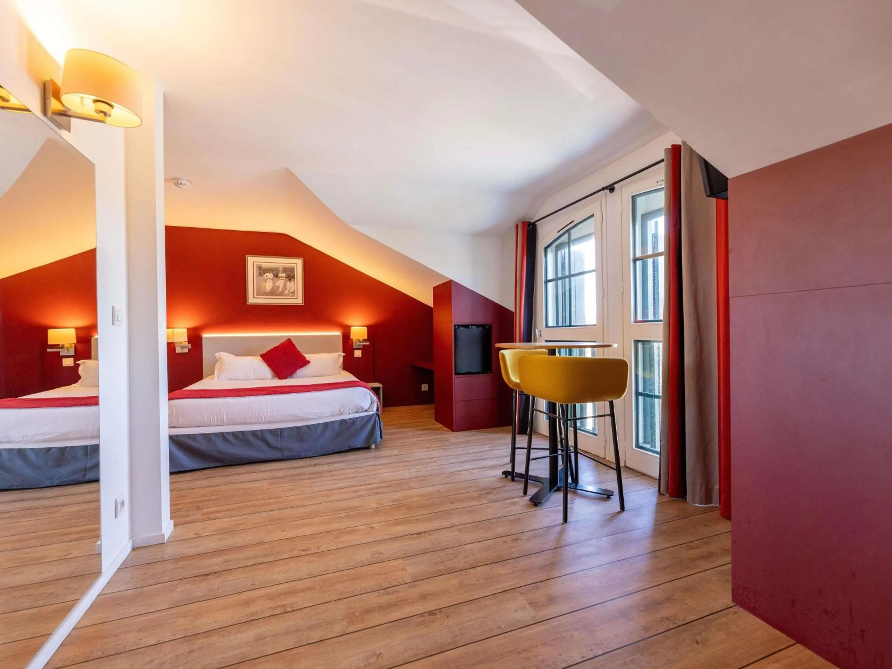 Bedroom, Bed in Hotel Donibane Saint-Jean-de-Luz