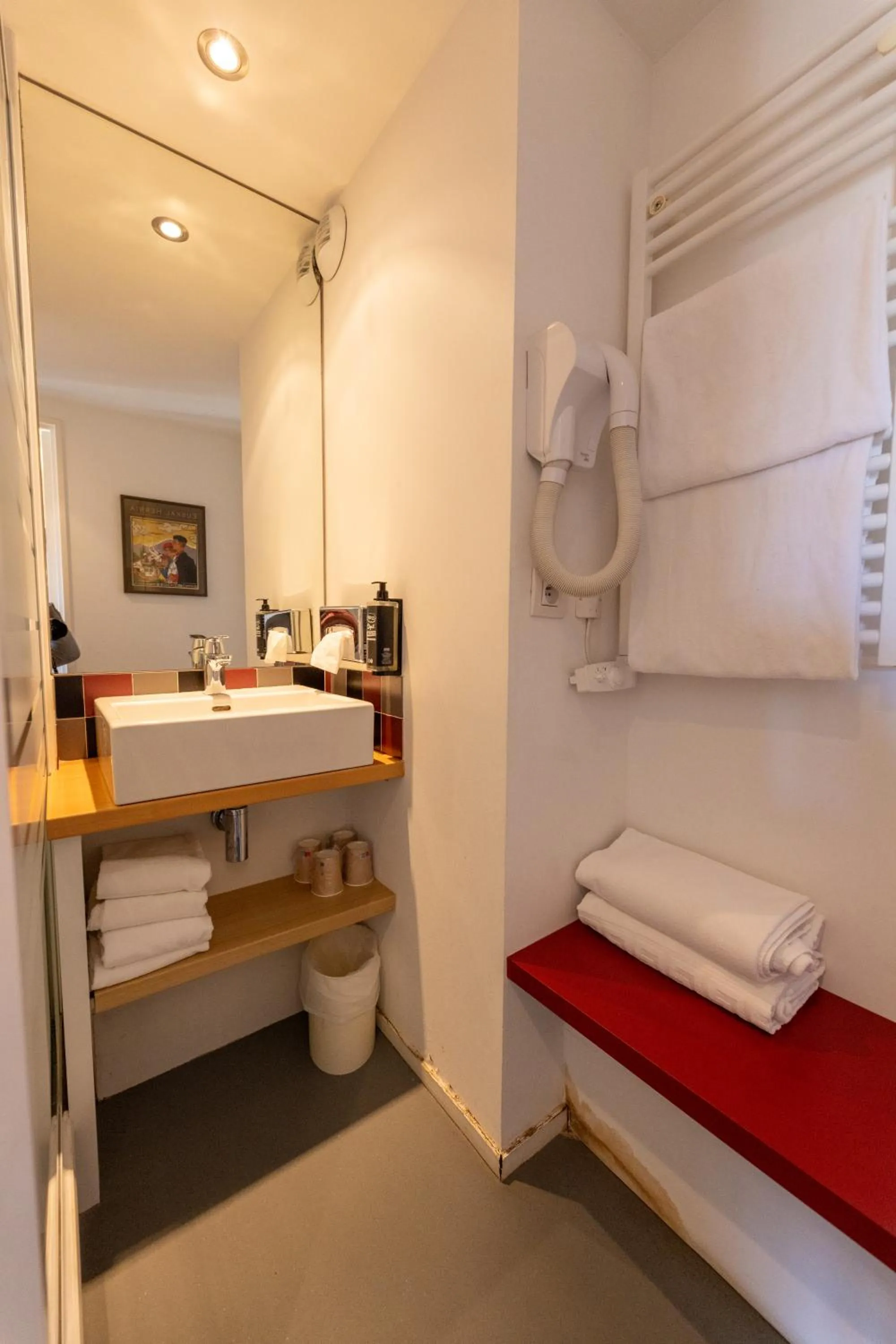 Bathroom, Bed in Hotel Donibane Saint-Jean-de-Luz