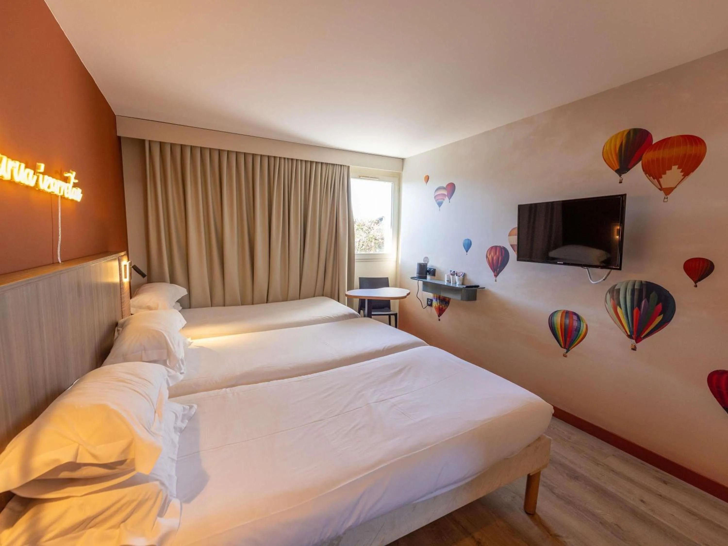 Bedroom, Bed in Hotel Donibane Saint-Jean-de-Luz