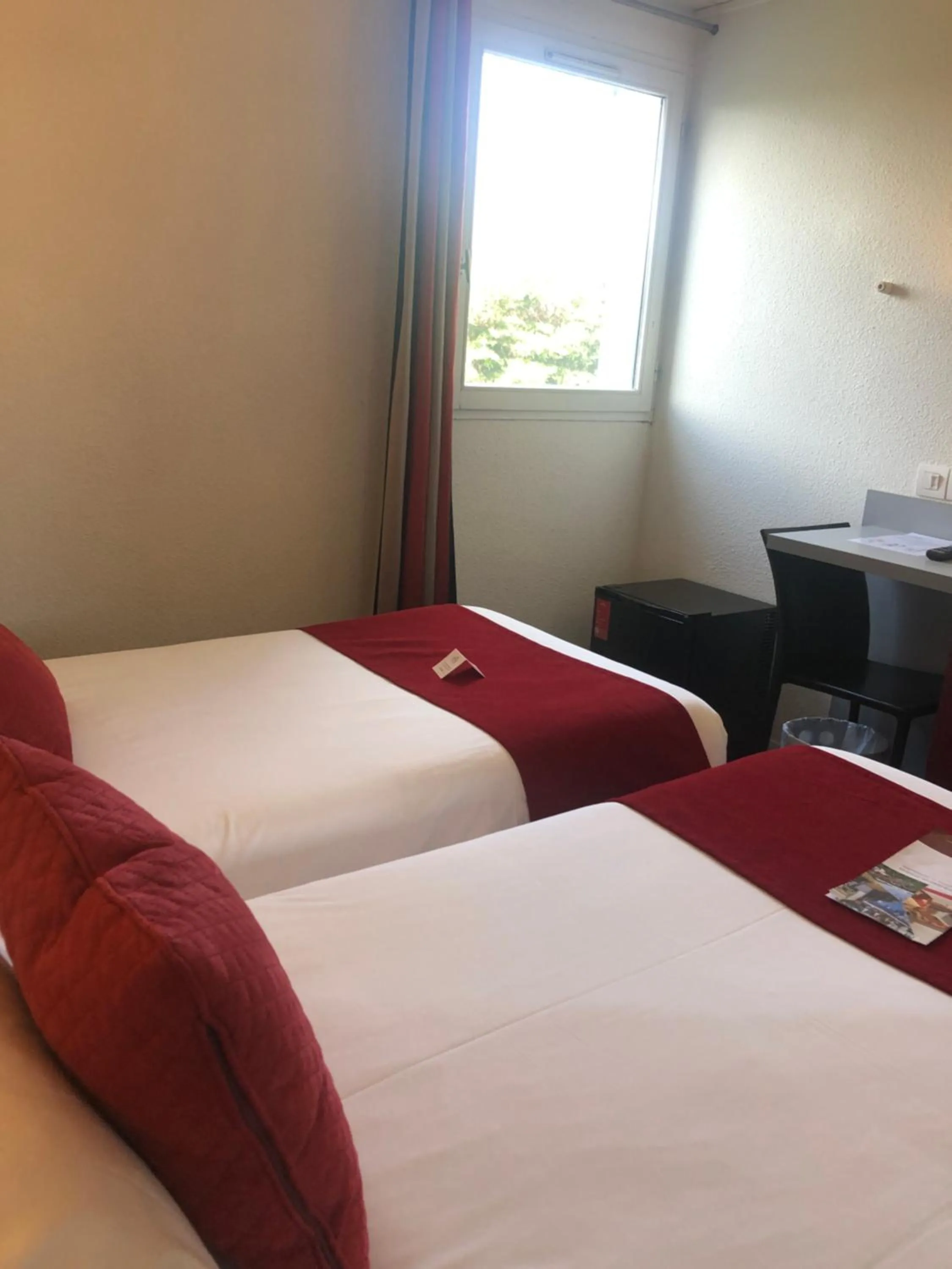 Bedroom, Bed in Hotel Donibane Saint-Jean-de-Luz