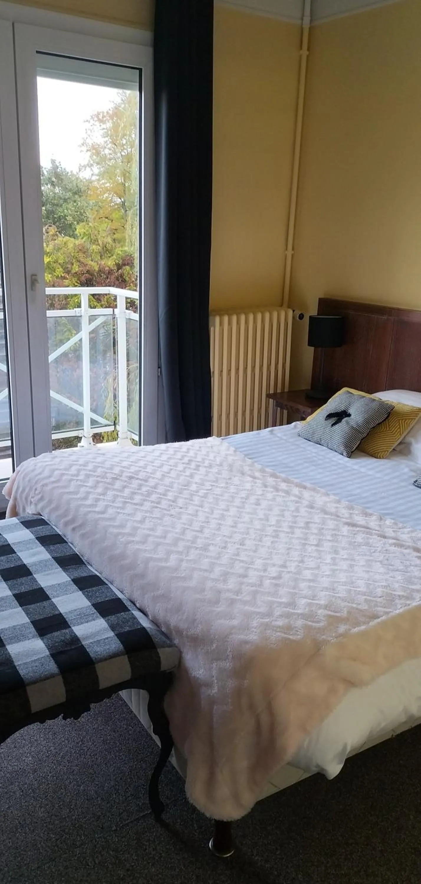 Bed in Hotel Le Rivage