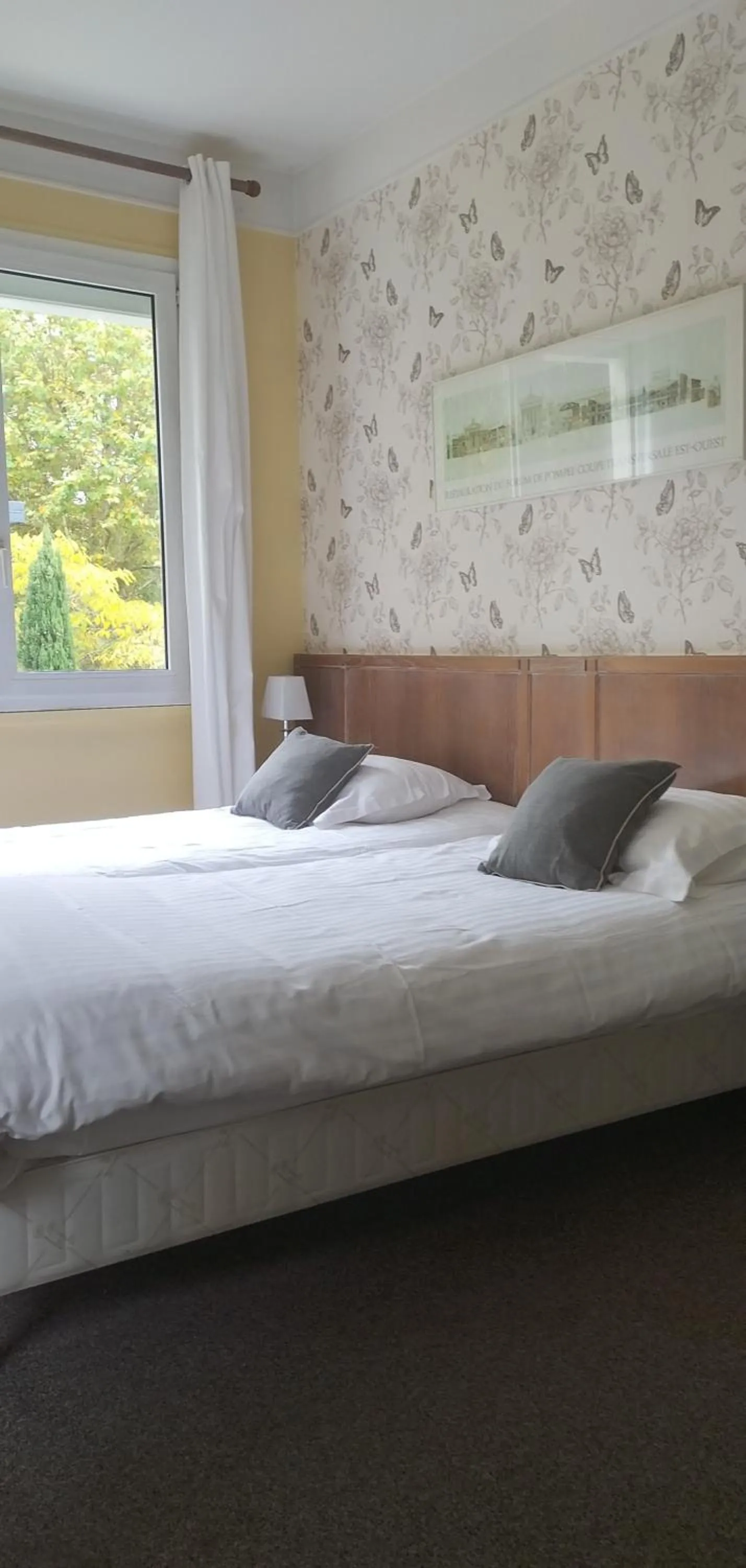 Bed in Hotel Le Rivage