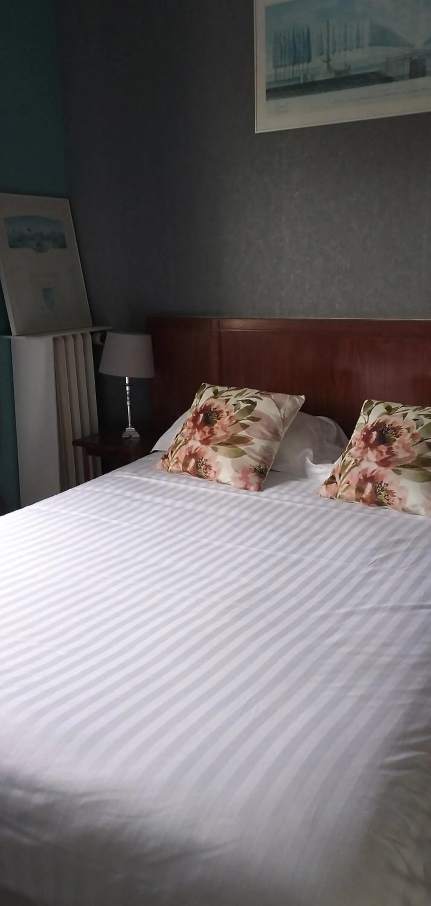 Bed in Hotel Le Rivage