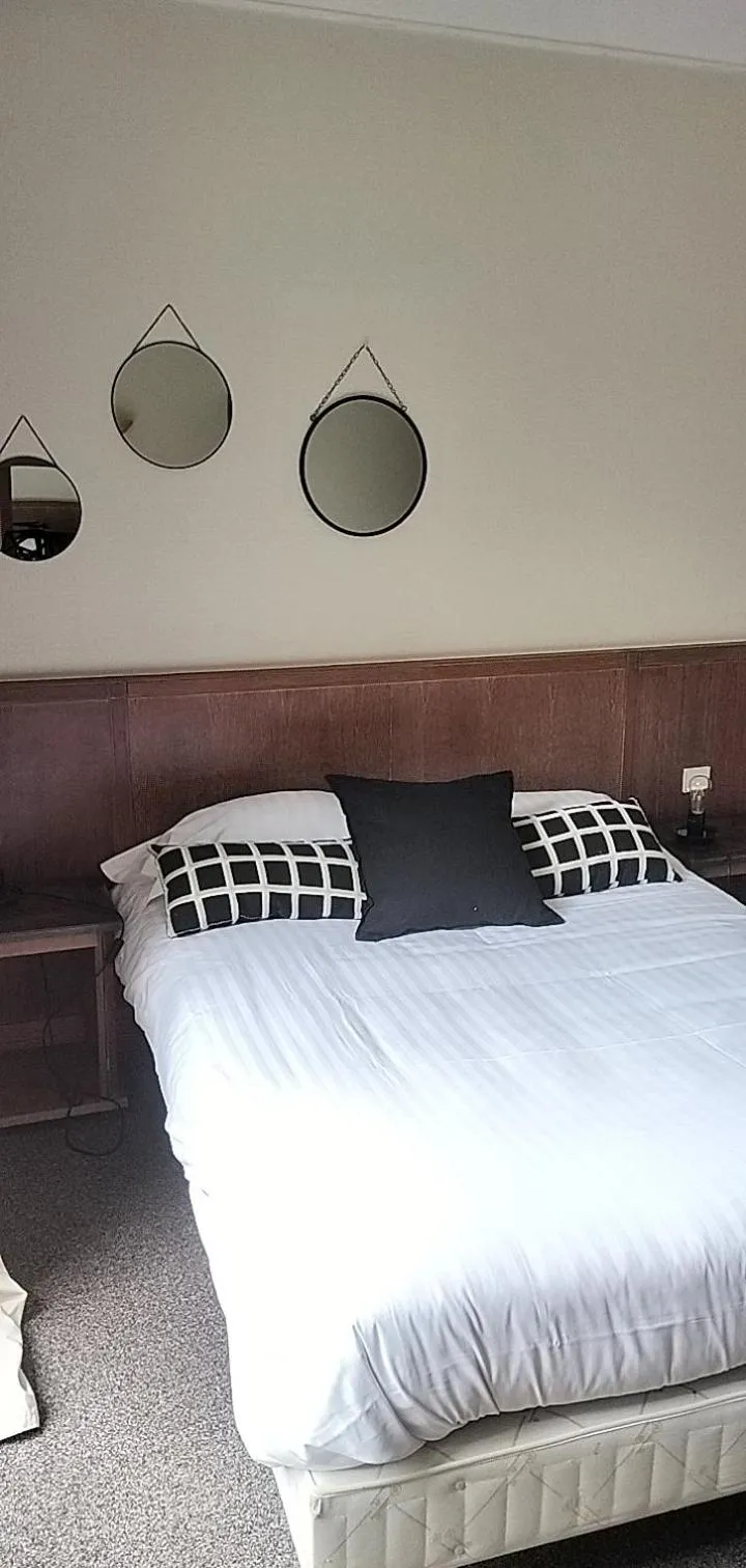 Bed in Hotel Le Rivage