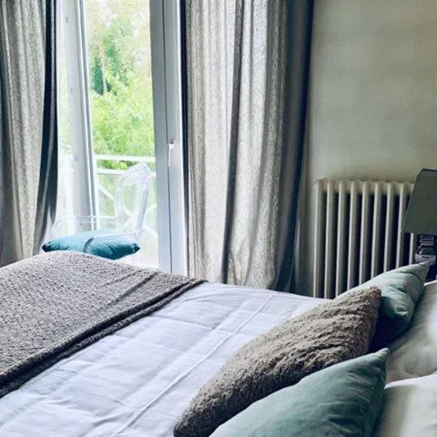 Bed in Hotel Le Rivage