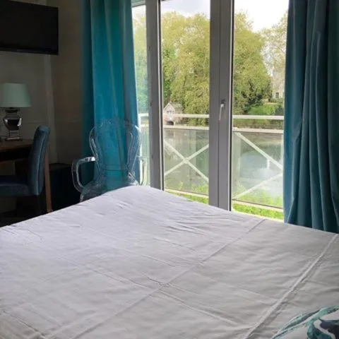 Bed in Hotel Le Rivage