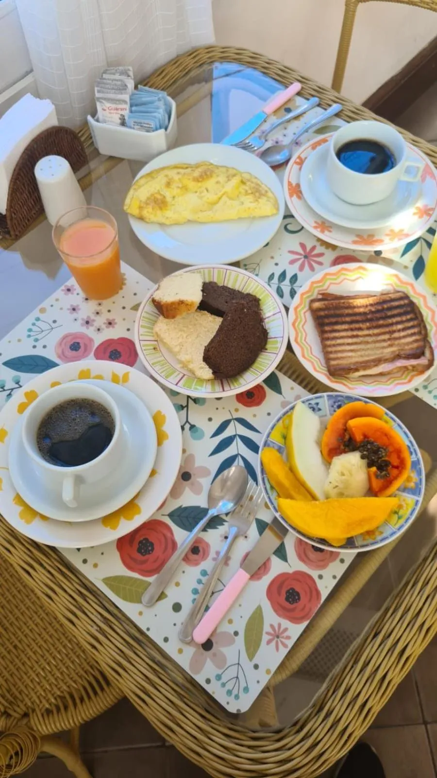 Breakfast in POUSADA AMENDOEIRA