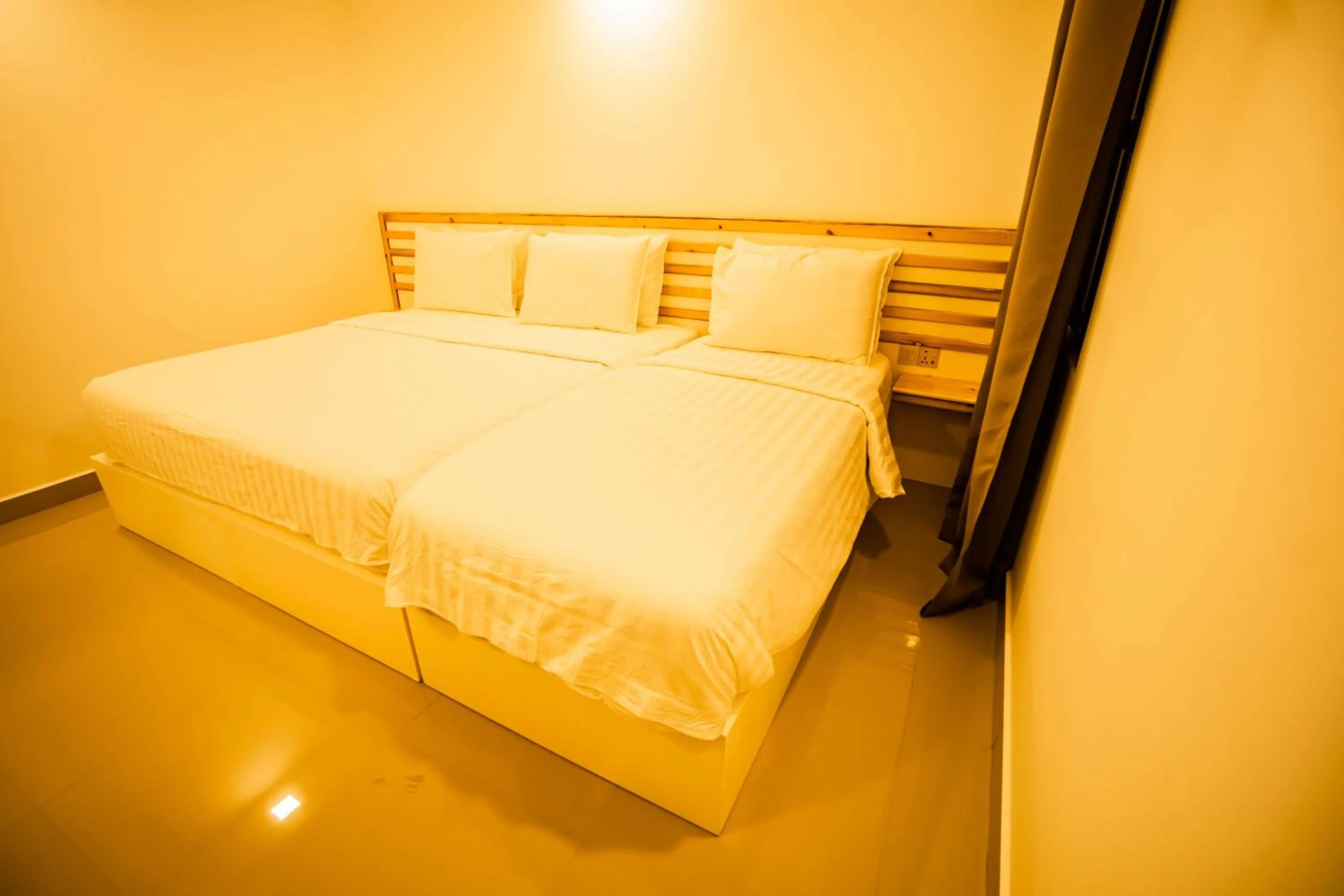 Bed in Lagoona Sunset