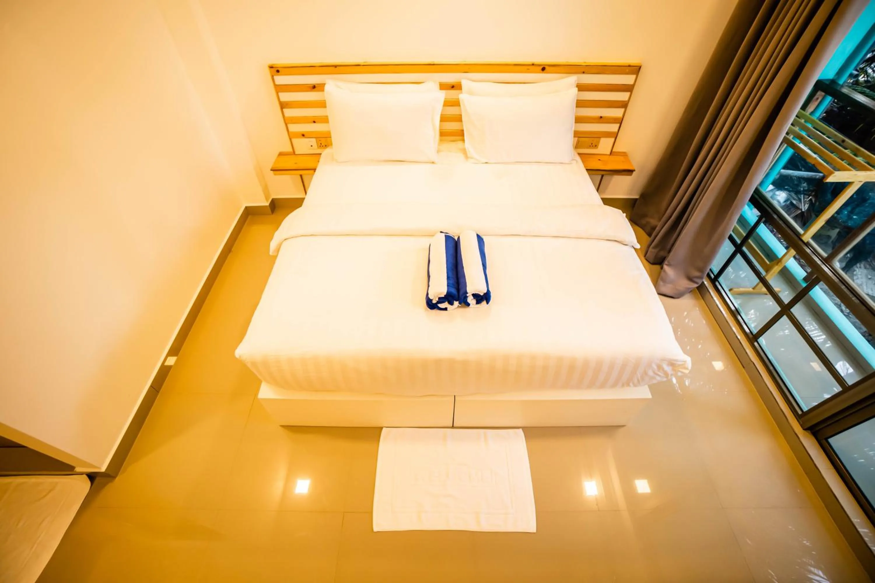 Bed in Lagoona Sunset