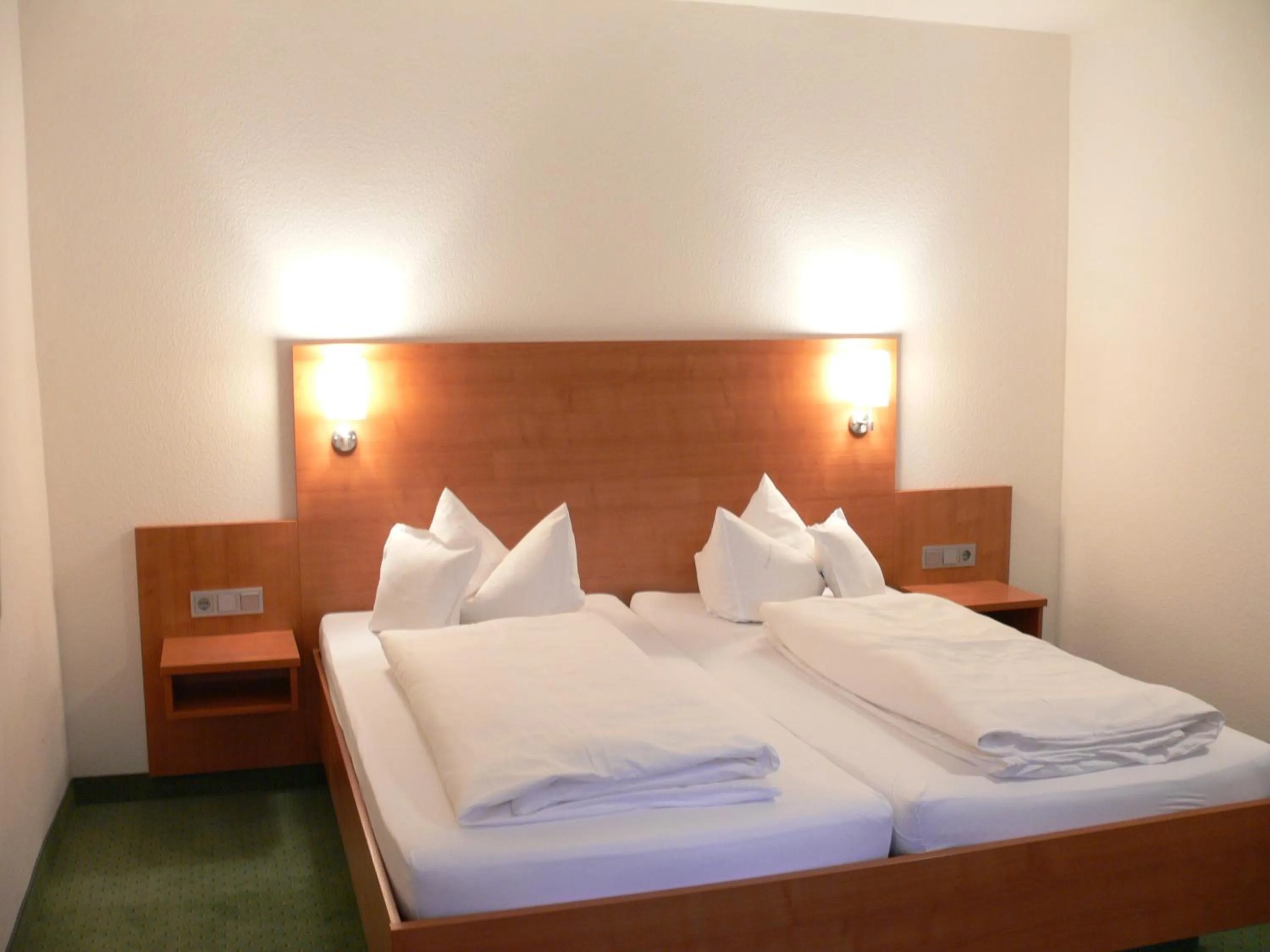 Photo of the whole room, Bed in Hotel-Restaurant Roter Ochsen