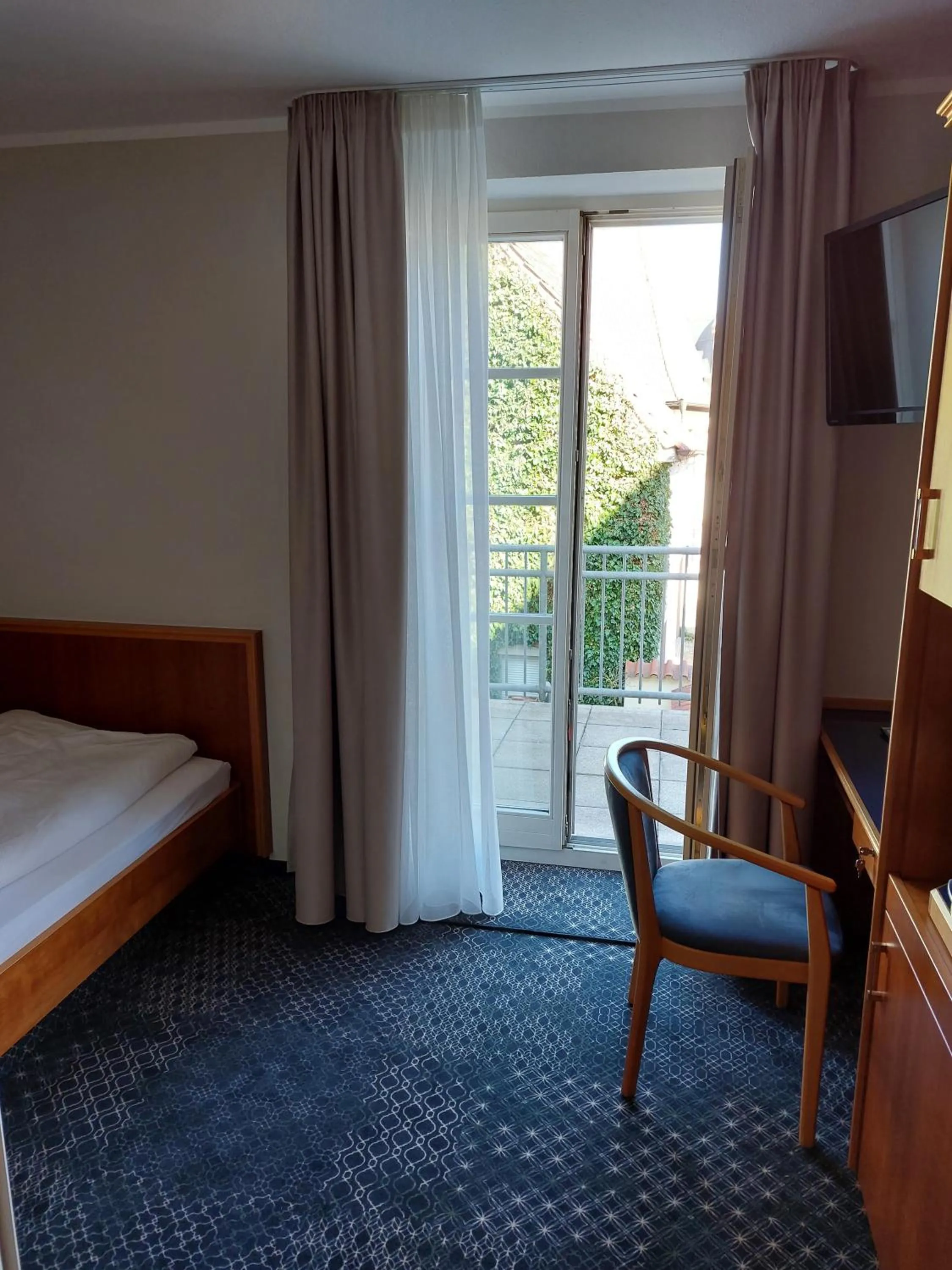 Property building, Bed in Hotel-Restaurant Roter Ochsen