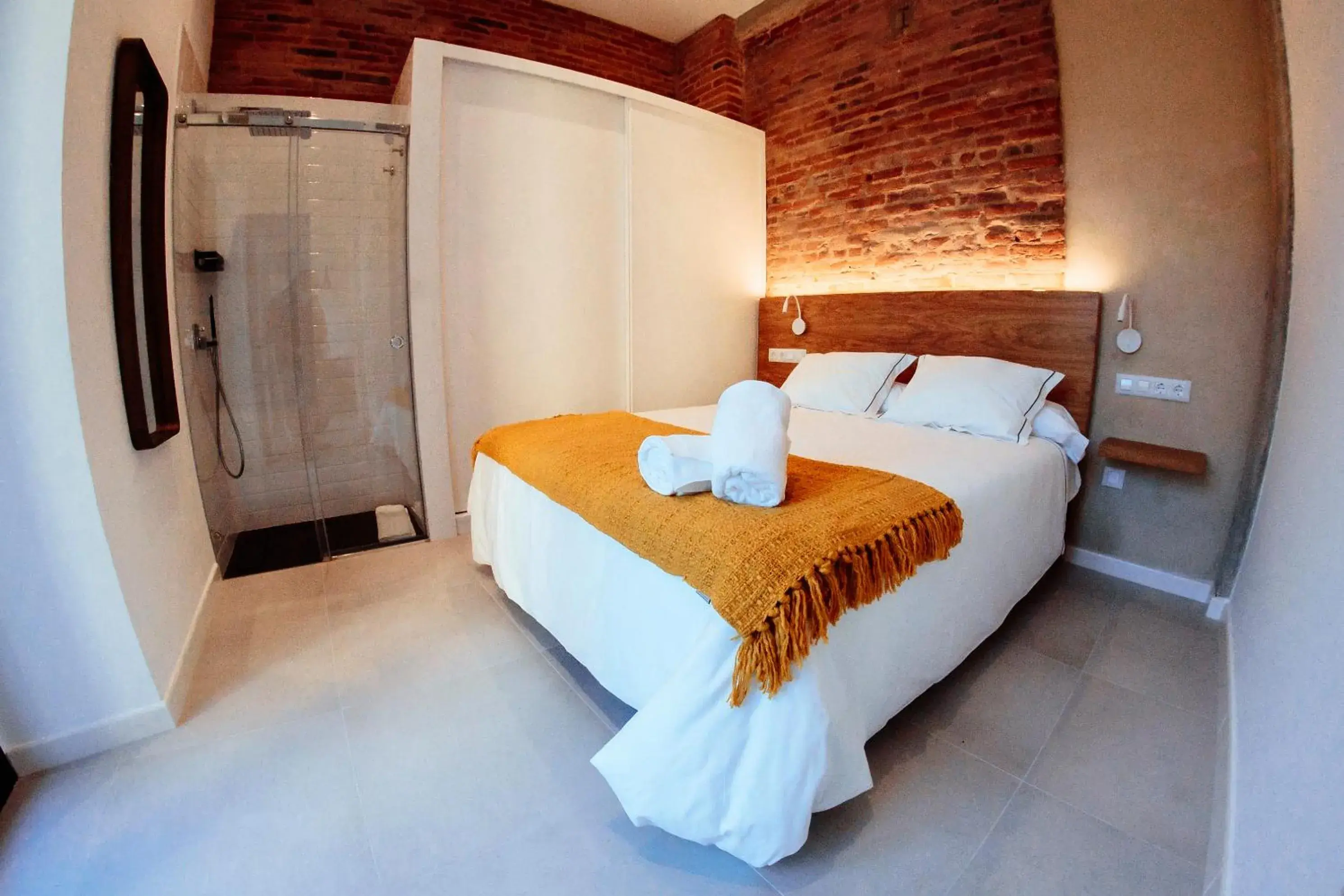 Double Room with Balcony in Apartamentos Plaza de España 6 Double Room with Balcony in Apartamentos Plaza de España 6