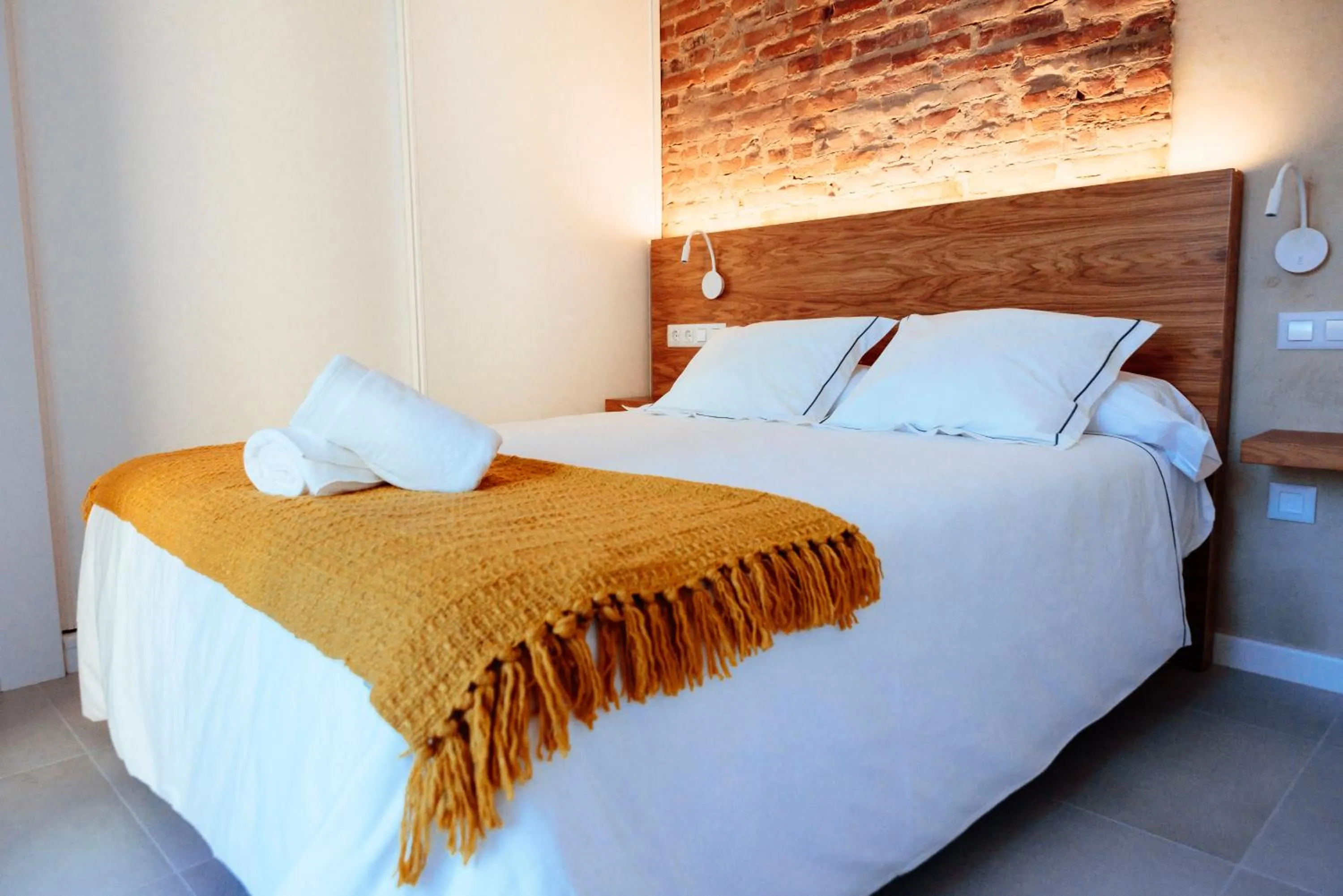Photo of the whole room, Bed in Apartamentos Plaza de España 6