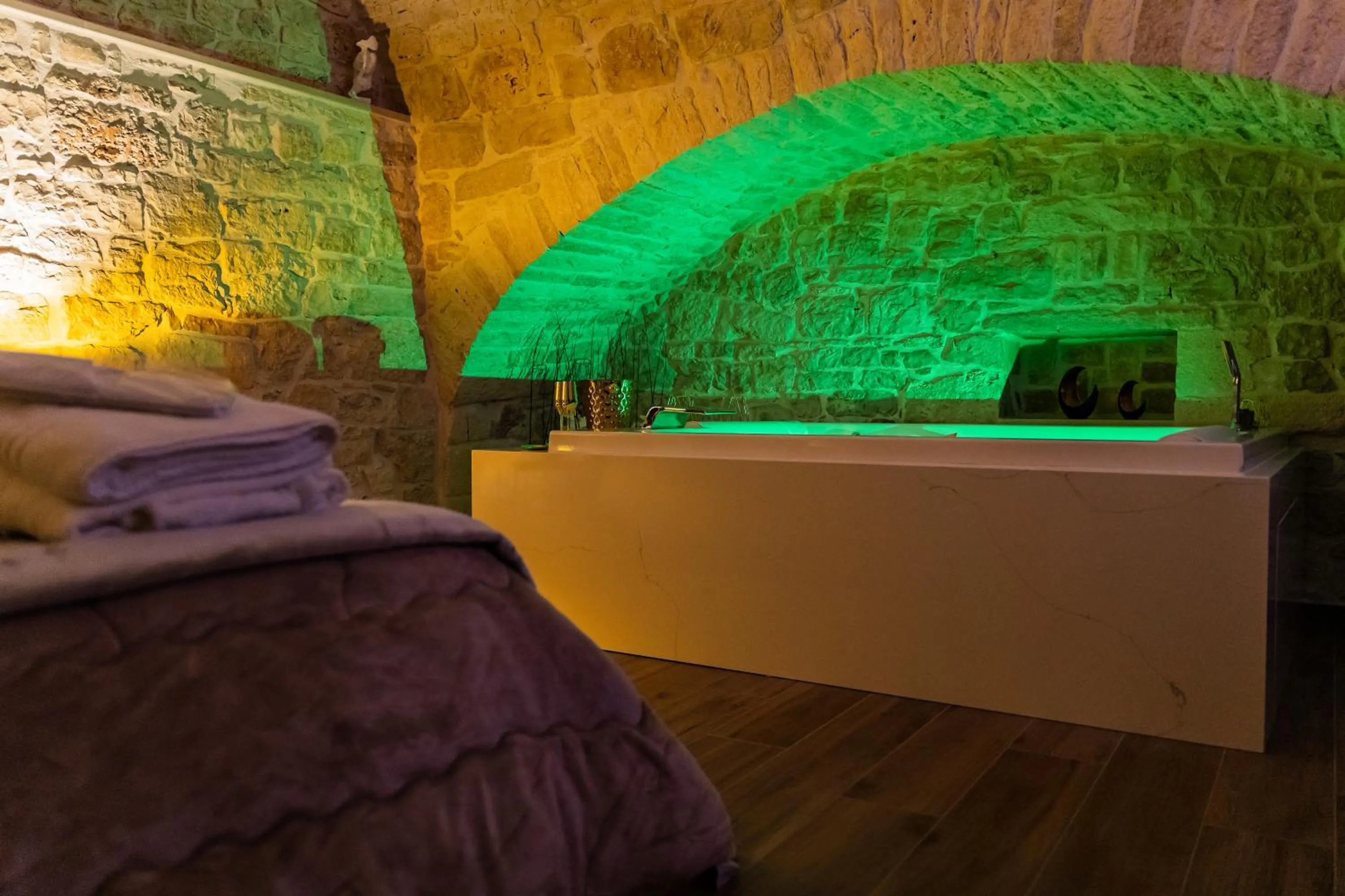 Hot Tub in Gold Suite B&B