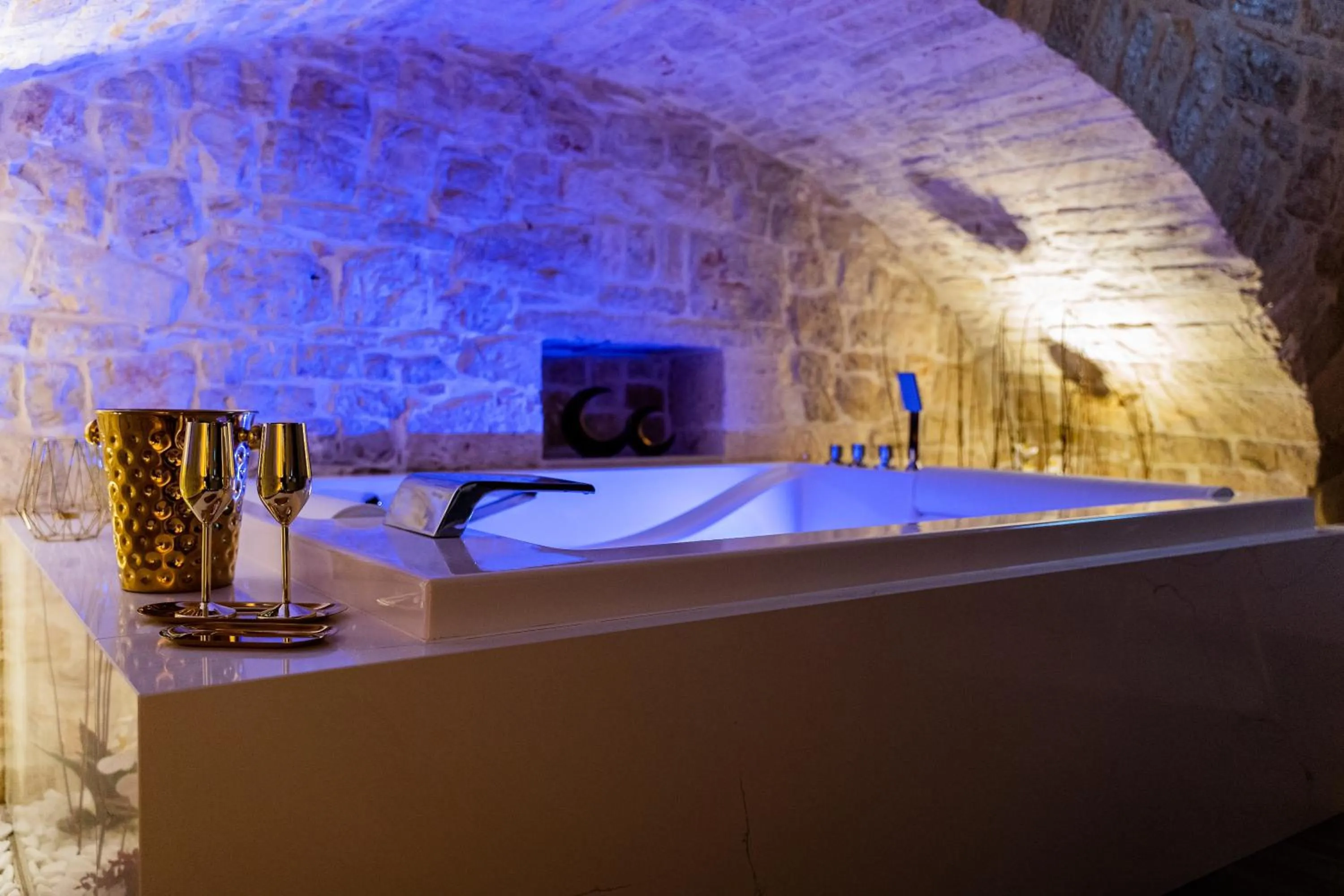 Hot Tub in Gold Suite B&B