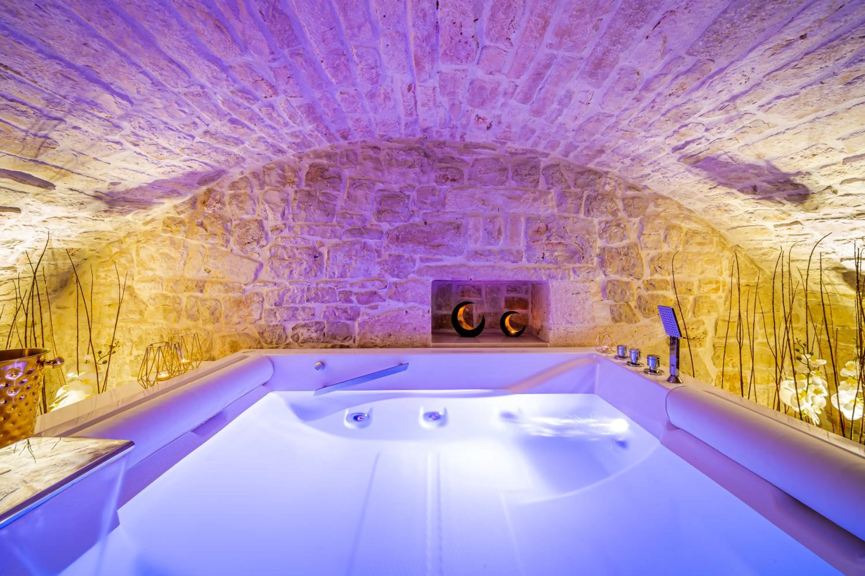 Hot Tub in Gold Suite B&B