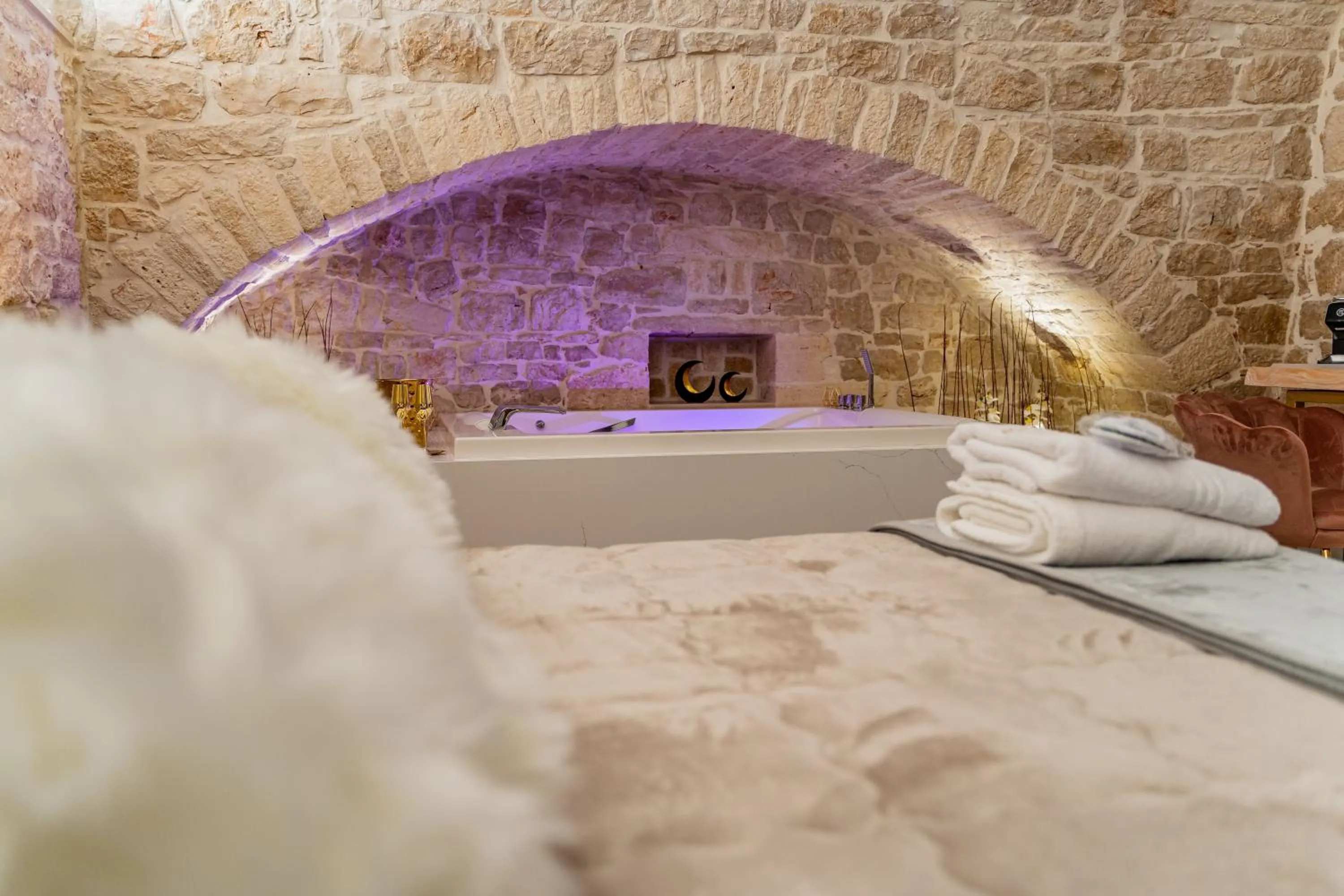 Photo of the whole room in Gold Suite B&B