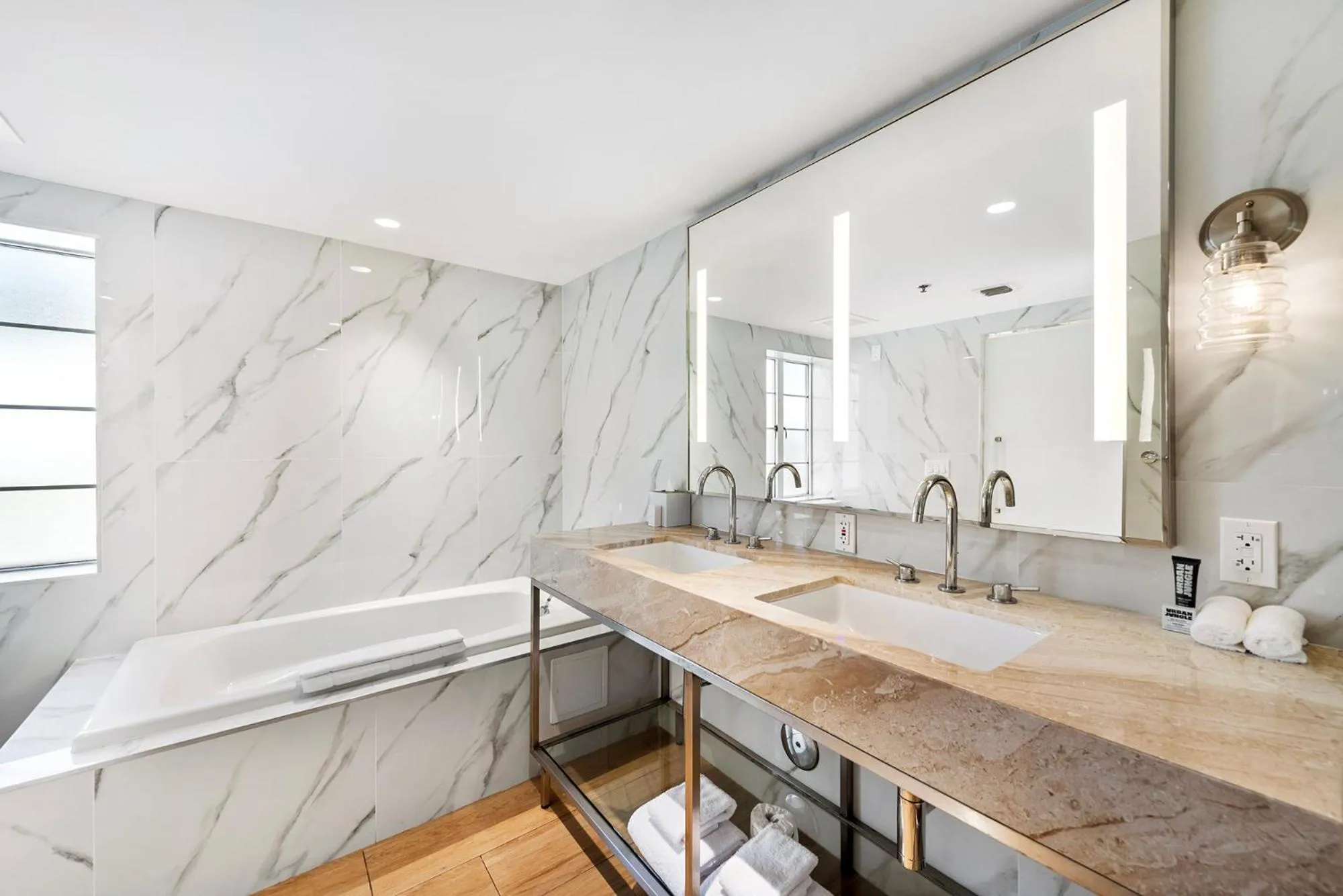 Shower in Hotel Ocean