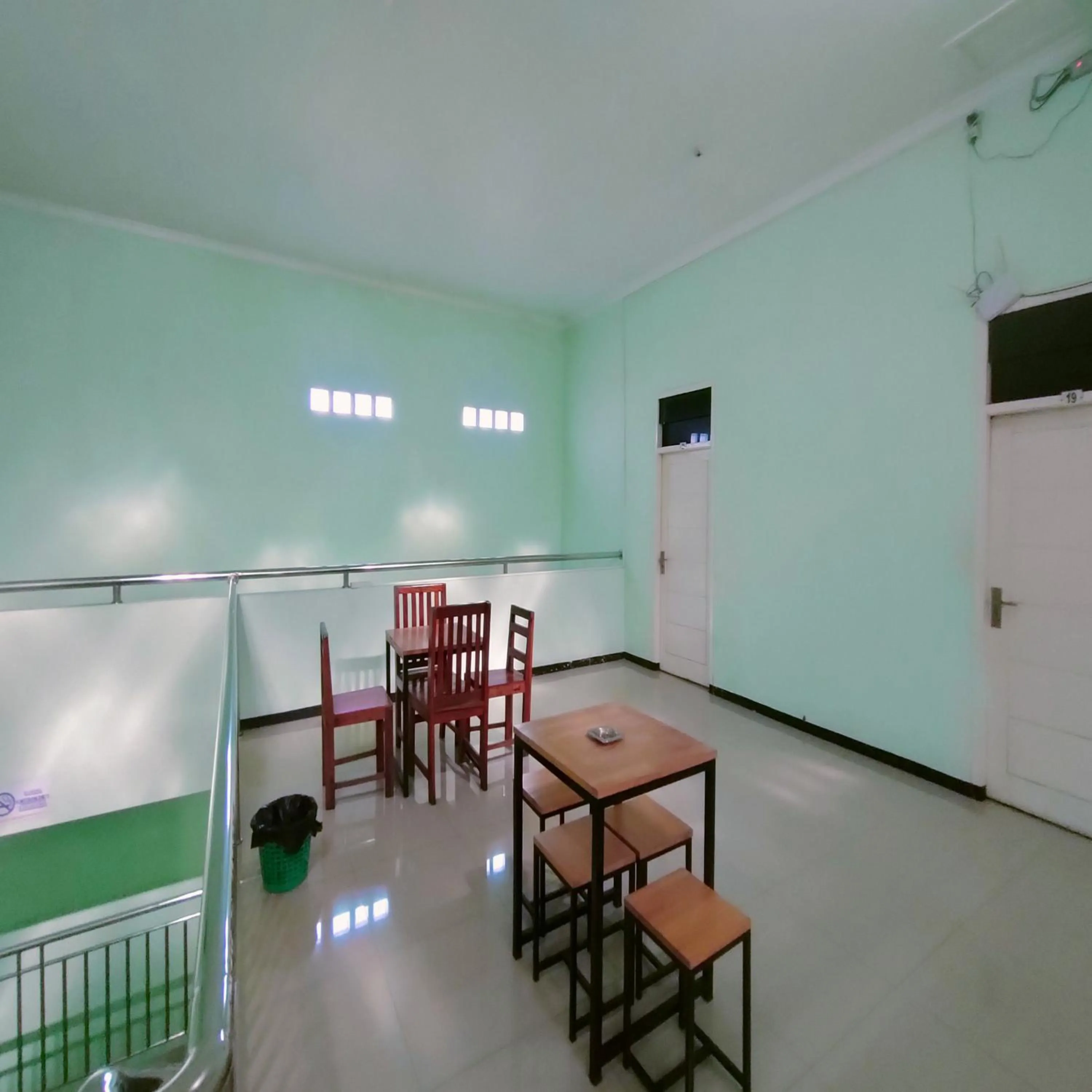 Seating area in Capital O 90709 Djati Guest House