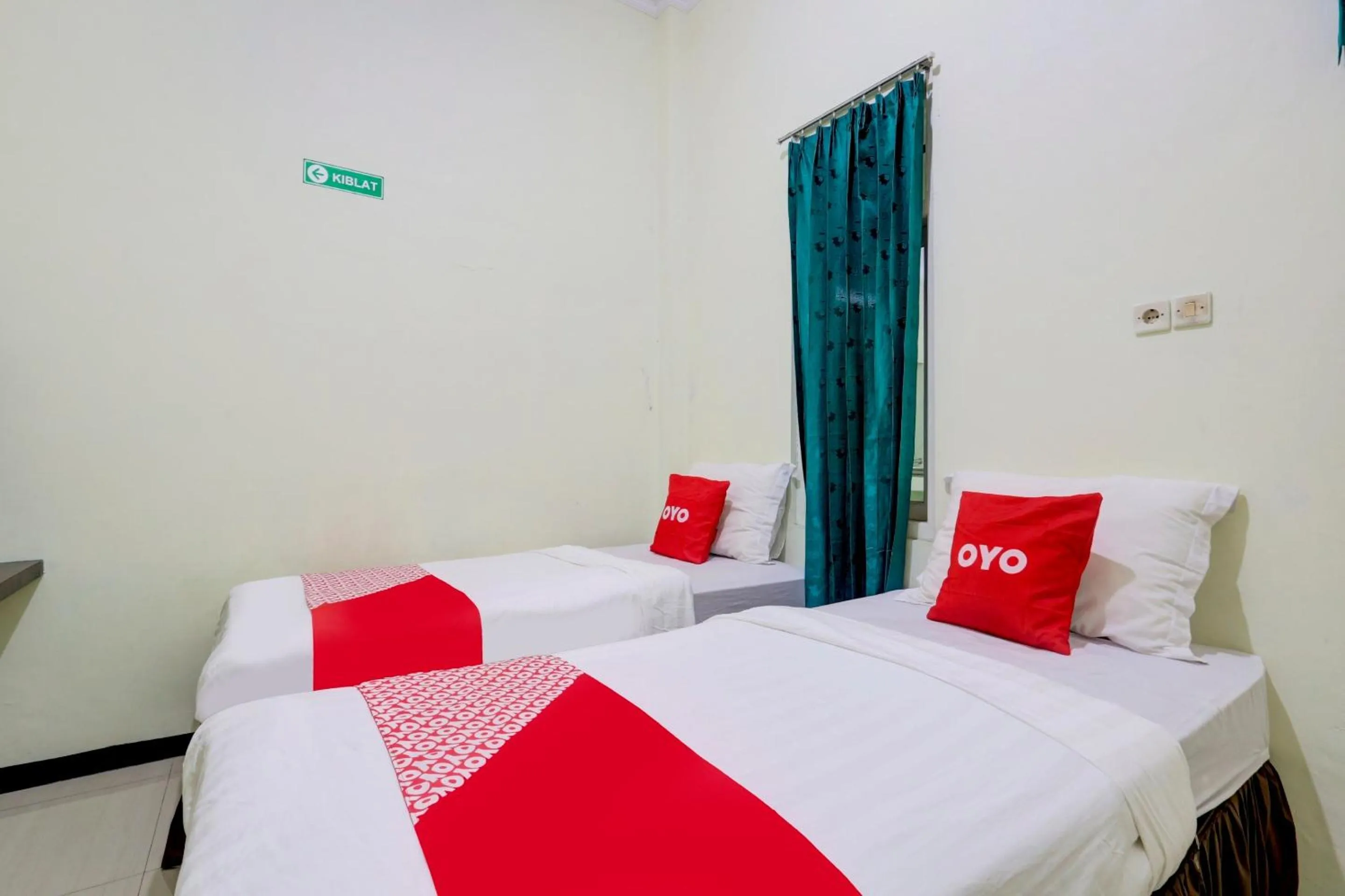 Delxue Twin Room in Capital O 90709 Djati Guest House