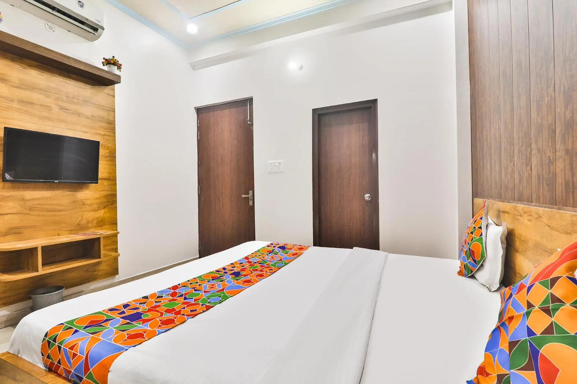 Bed in FabHotel Anant Inn