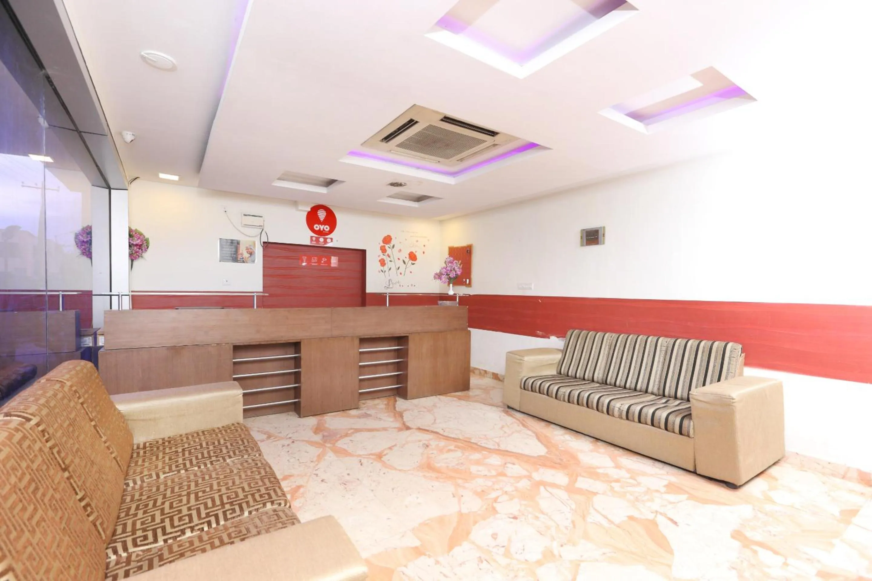 Lobby or reception in Hotel O The OAKS Residency