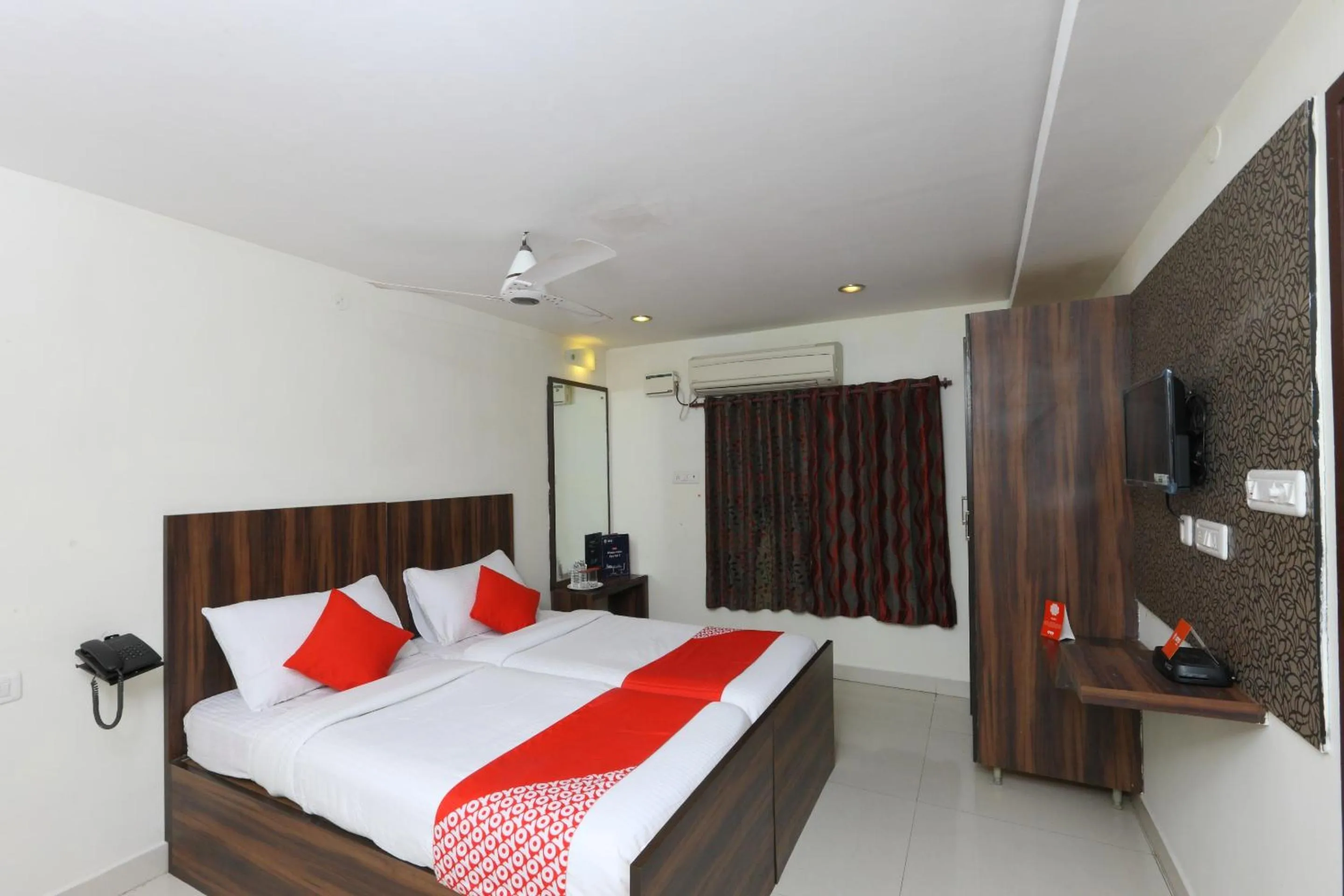 Bedroom, Bed in Hotel O The OAKS Residency