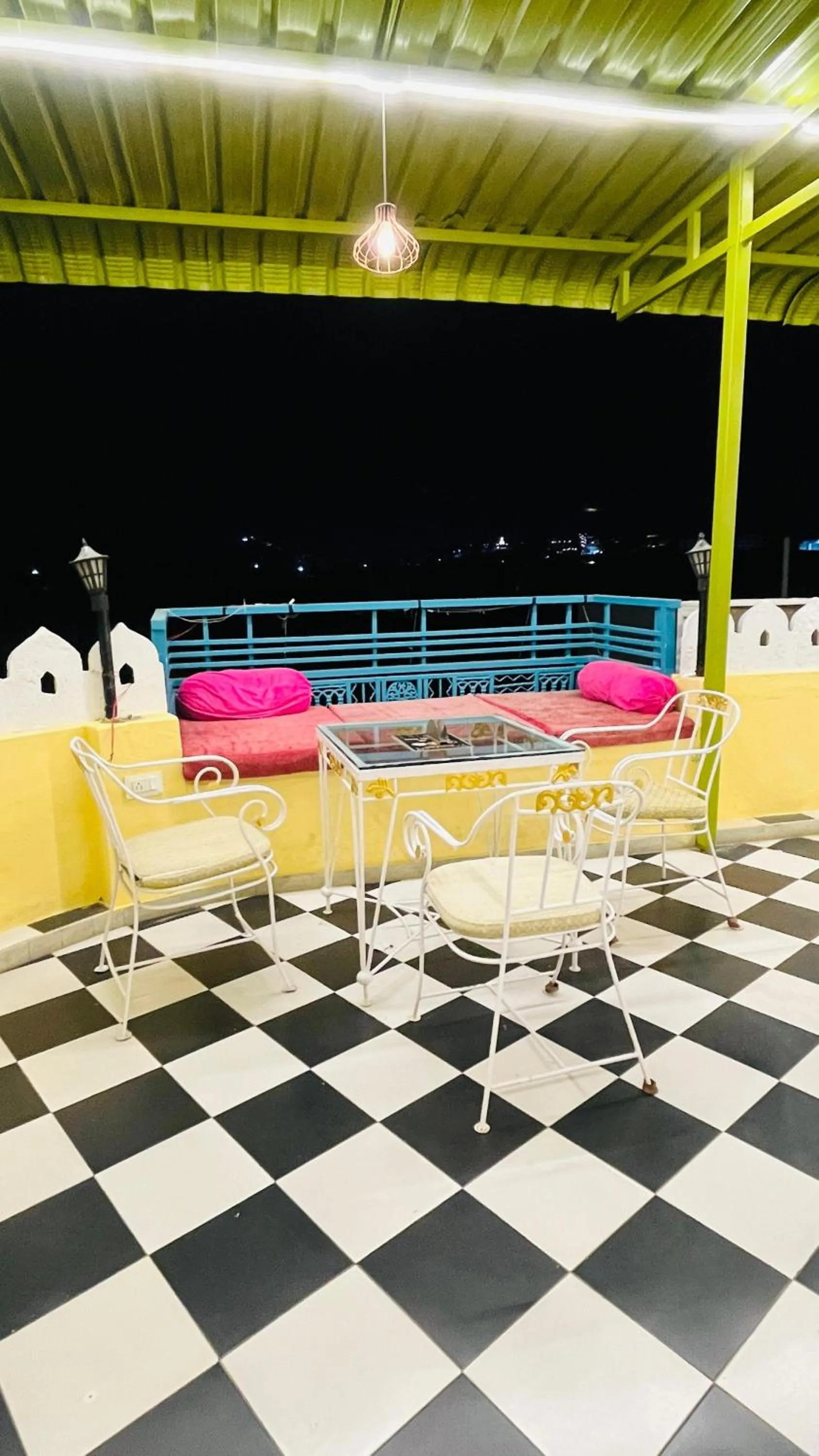 Restaurant/places to eat in Hotel Ushaan Haveli