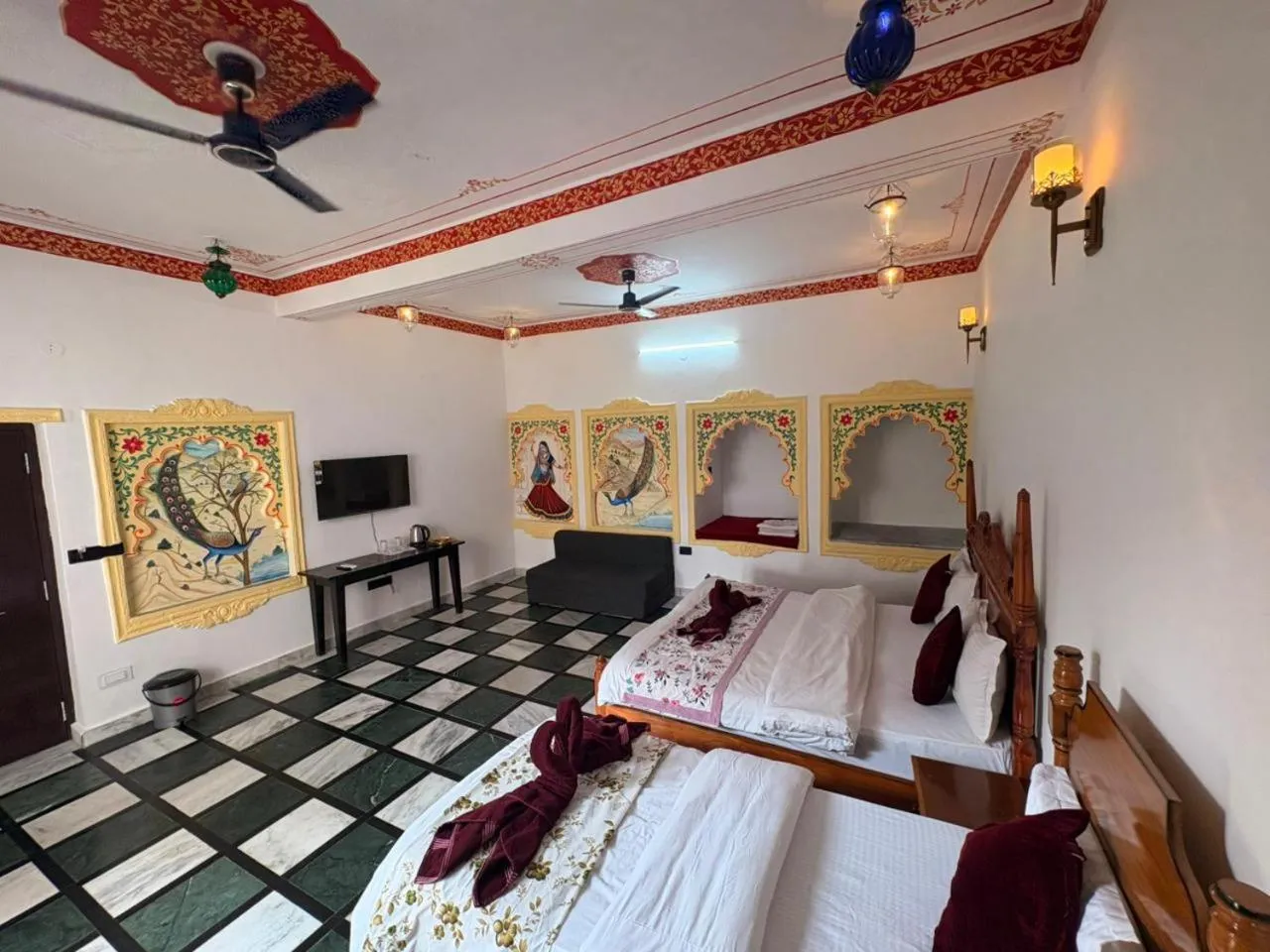 Living room, Bed in Hotel Ushaan Haveli