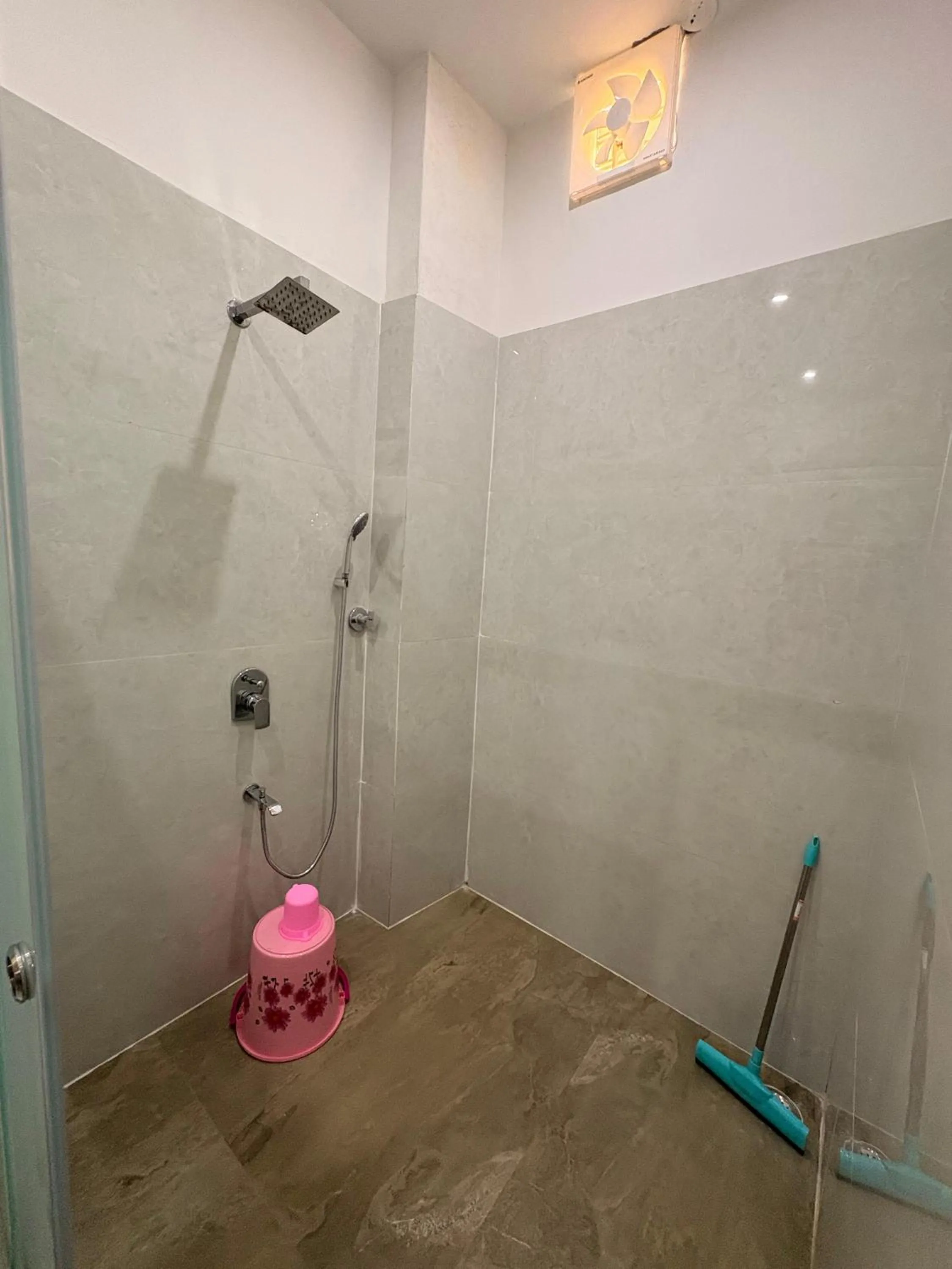 Shower in Hotel Ushaan Haveli