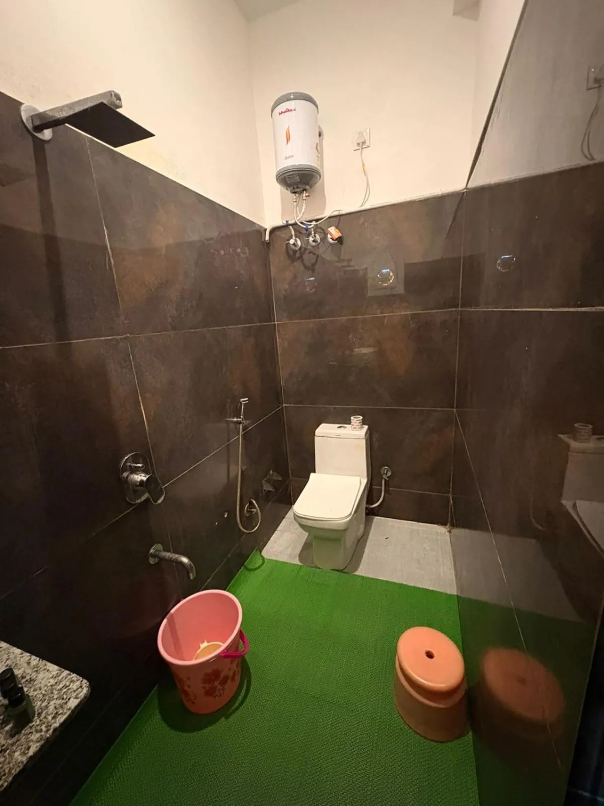 Toilet in Hotel Ushaan Haveli