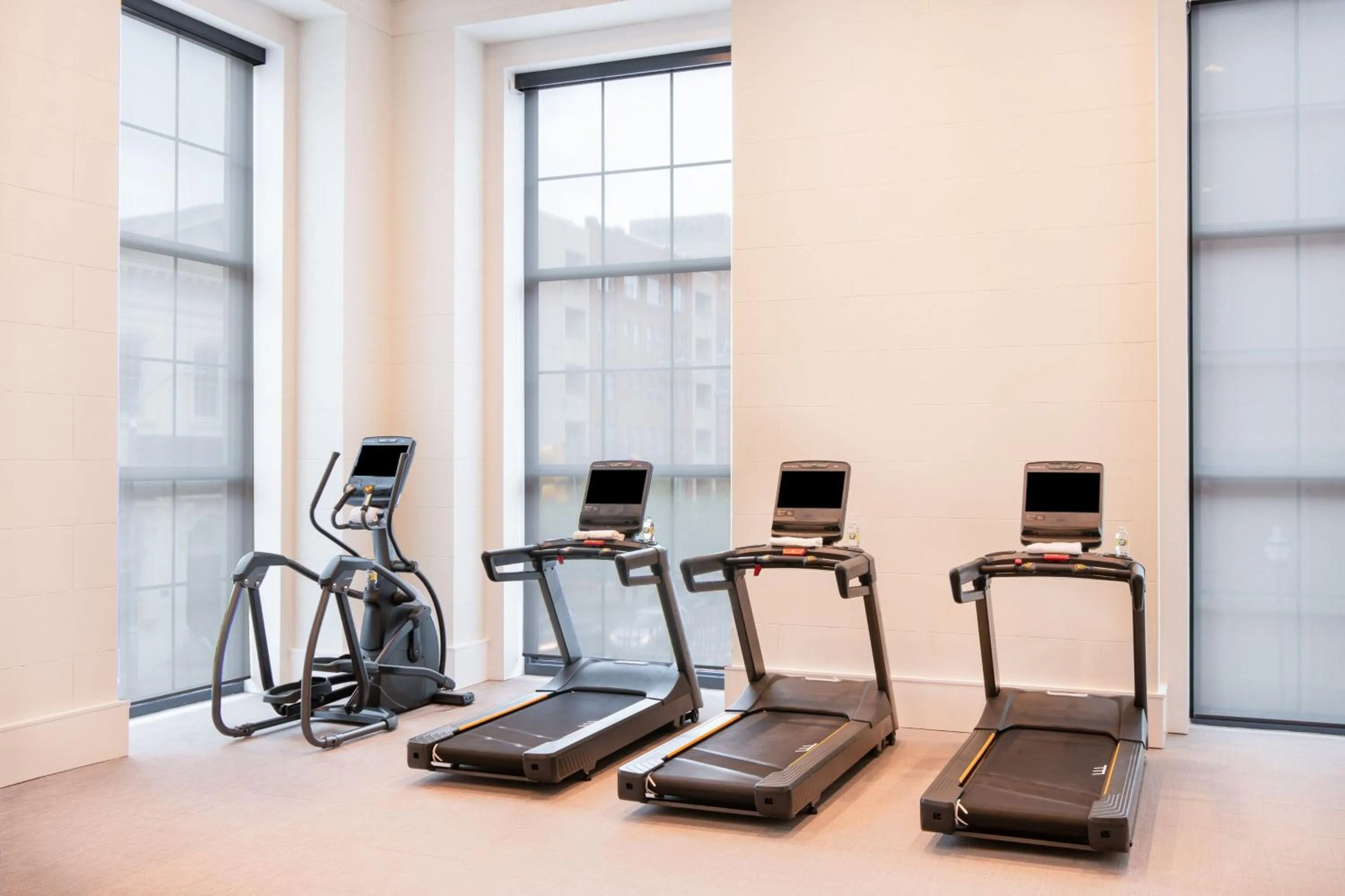 Fitness centre/facilities in SpringHill Suites by Marriott Baltimore Downtown Convention Center Area