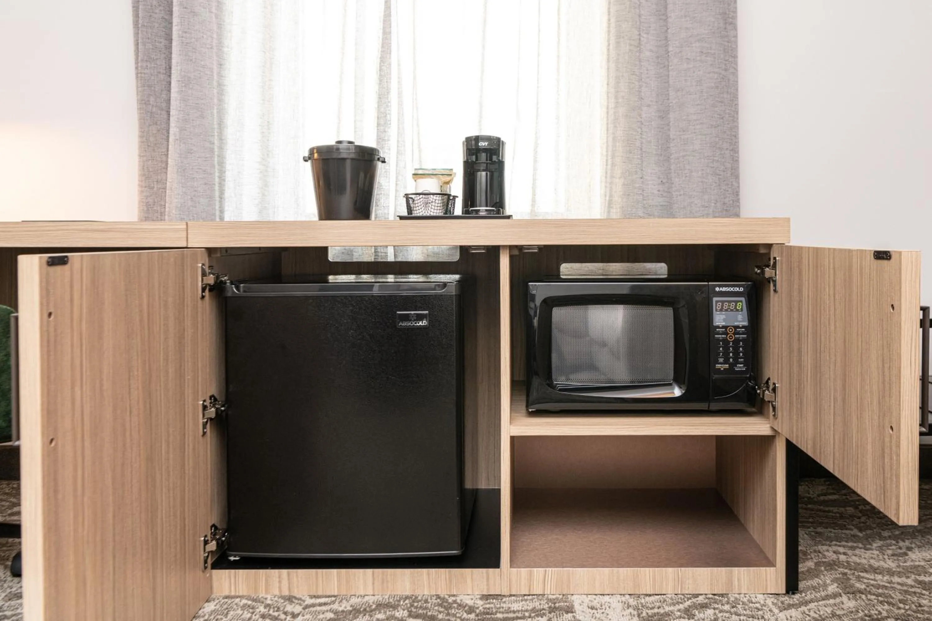 Kitchen or kitchenette in SpringHill Suites by Marriott Baltimore Downtown Convention Center Area