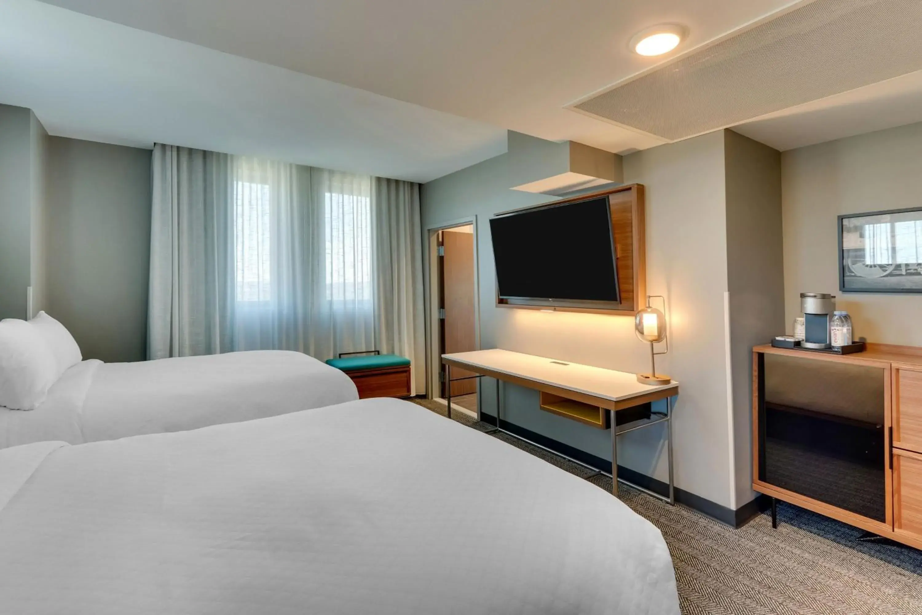 Queen Room with Two Queen Beds in The Threefoot Hotel, Meridian, a Tribute Portfolio Hotel Queen Room with Two Queen Beds in The Threefoot Hotel, Meridian, a Tribute Portfolio Hotel