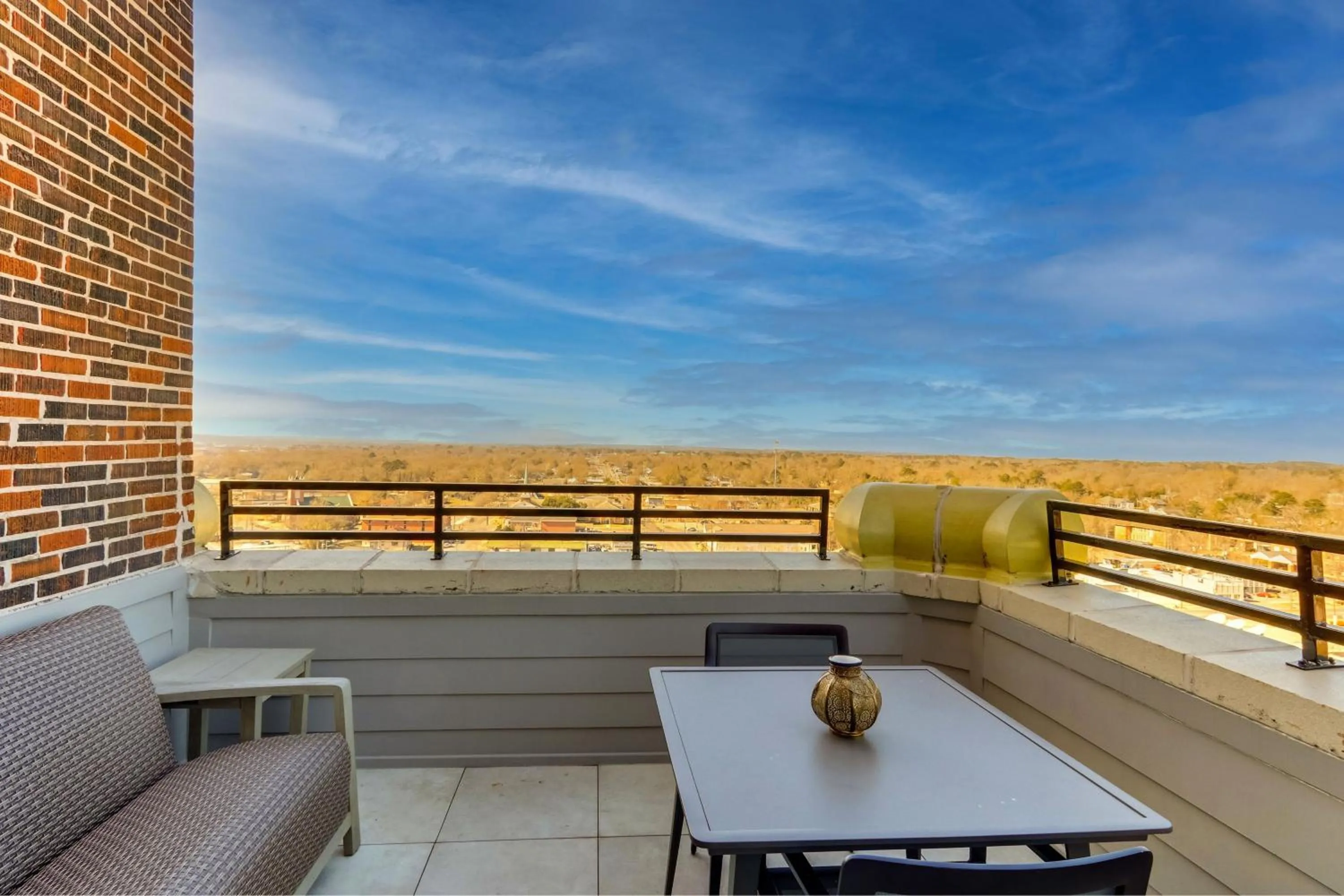 Photo of the whole room in The Threefoot Hotel, Meridian, a Tribute Portfolio Hotel