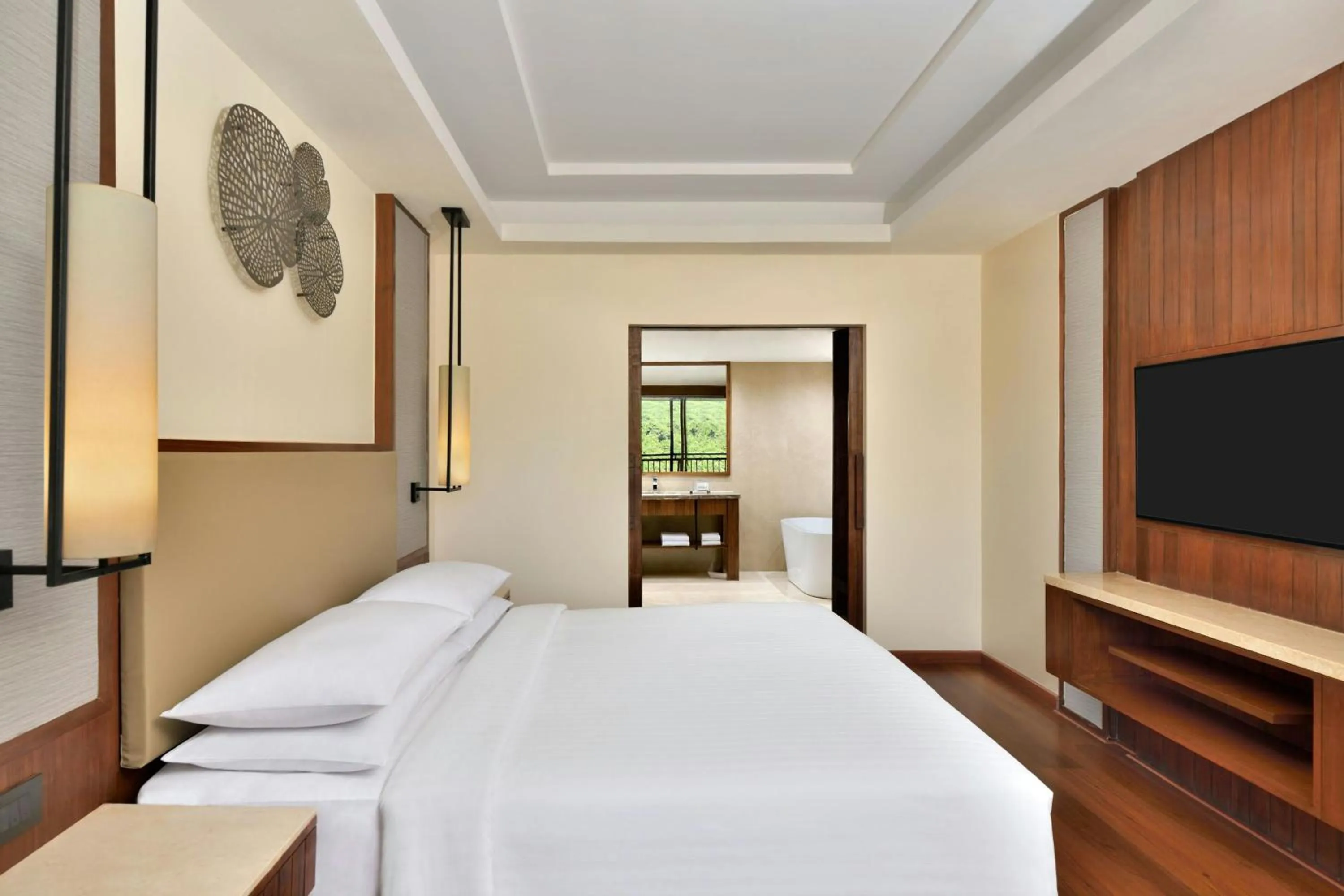 Bathroom, Bed in Courtyard by Marriott Mahabaleshwar